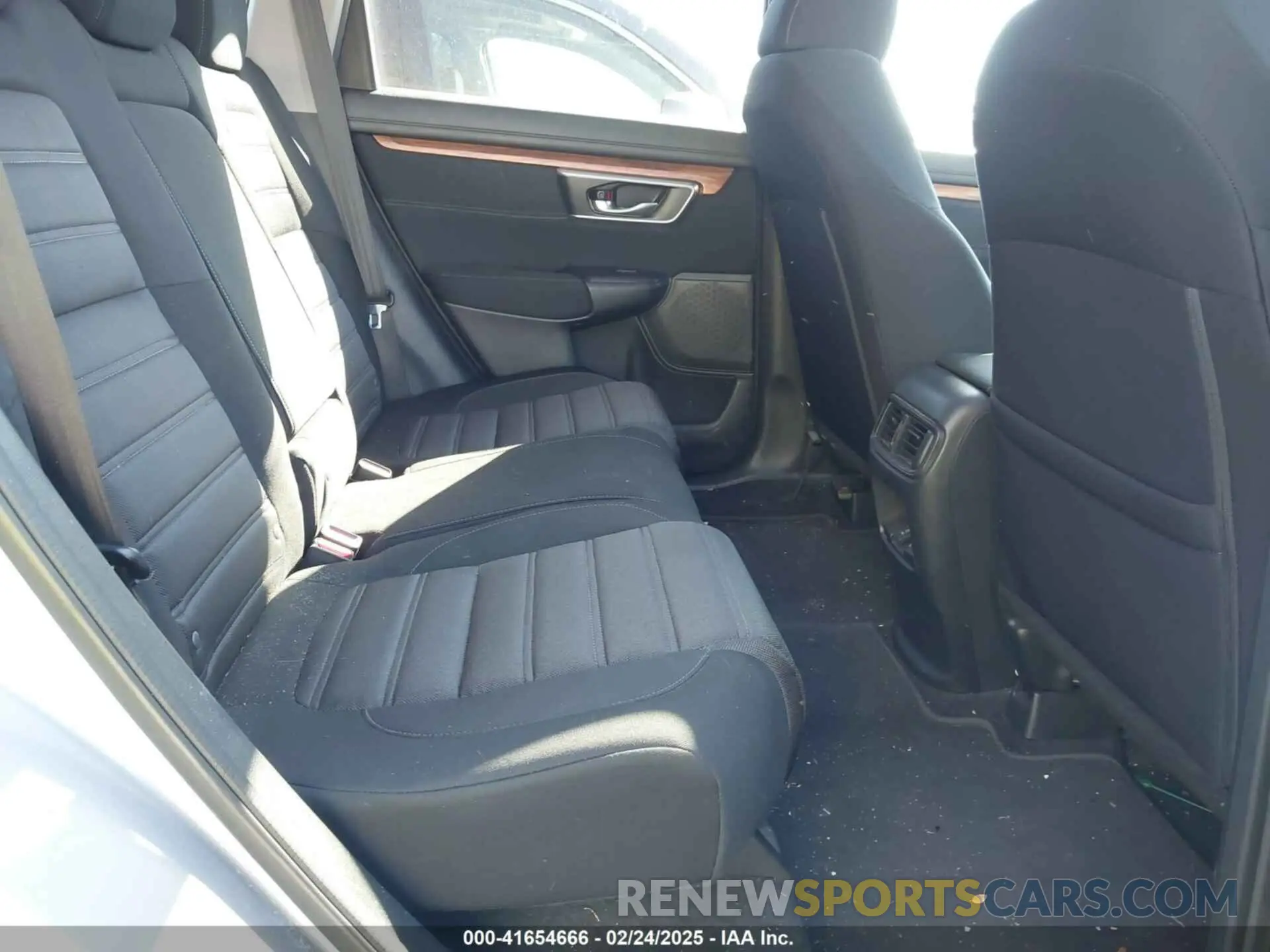 8 Photograph of a damaged car 7FARW1H53KE035748 HONDA CR-V 2019