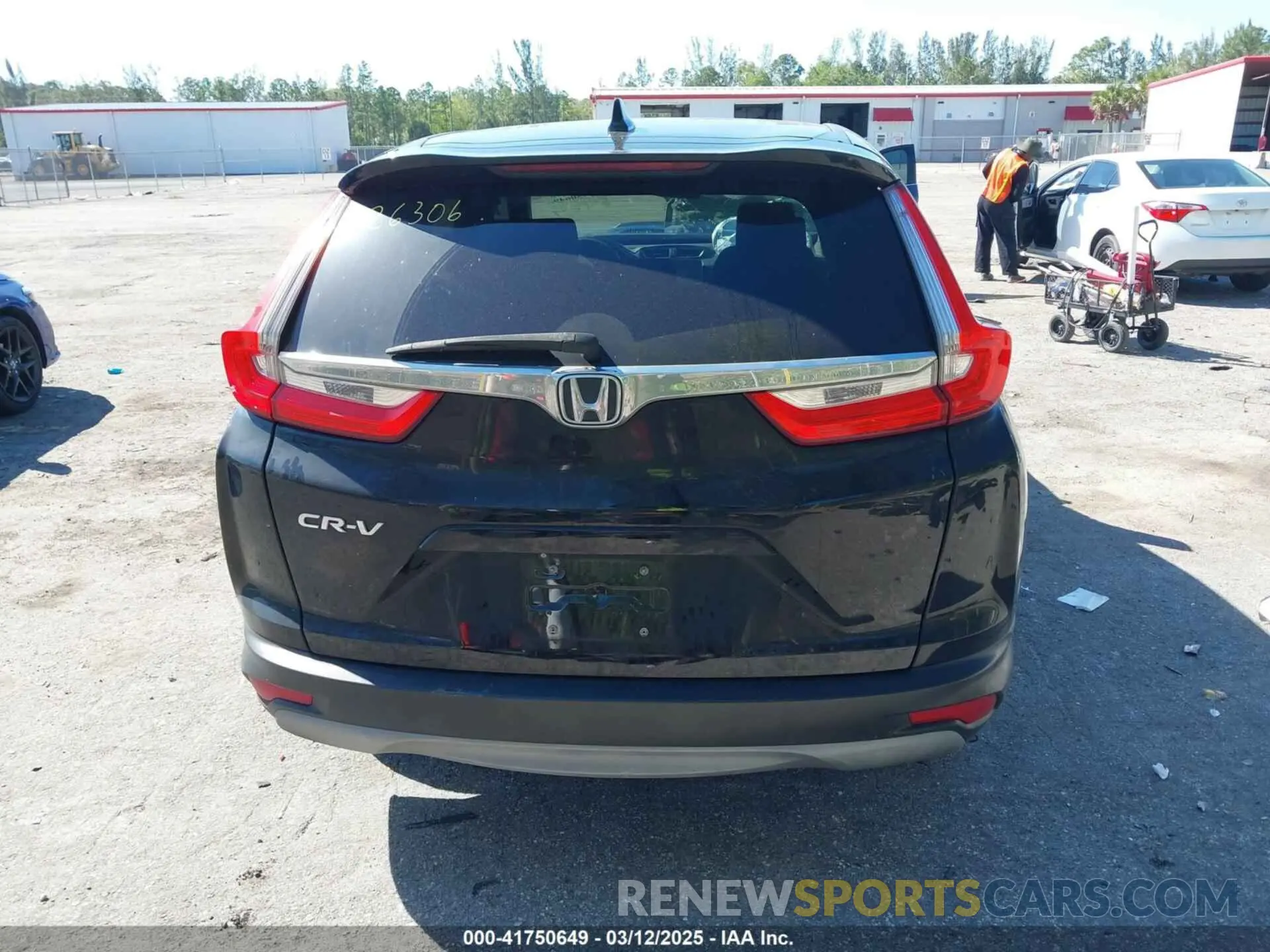 17 Фотография поврежденного автомобиля 7FARW1H58KE025104 HONDA CR-V 2019