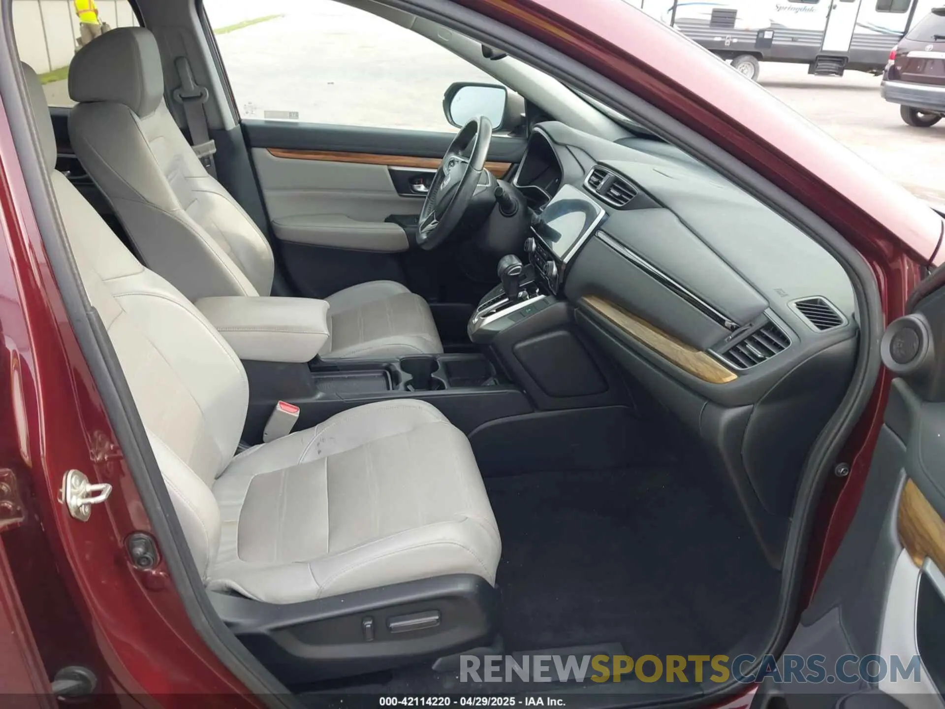 5 Photograph of a damaged car 7FARW1H80KE013409 HONDA CR-V 2019