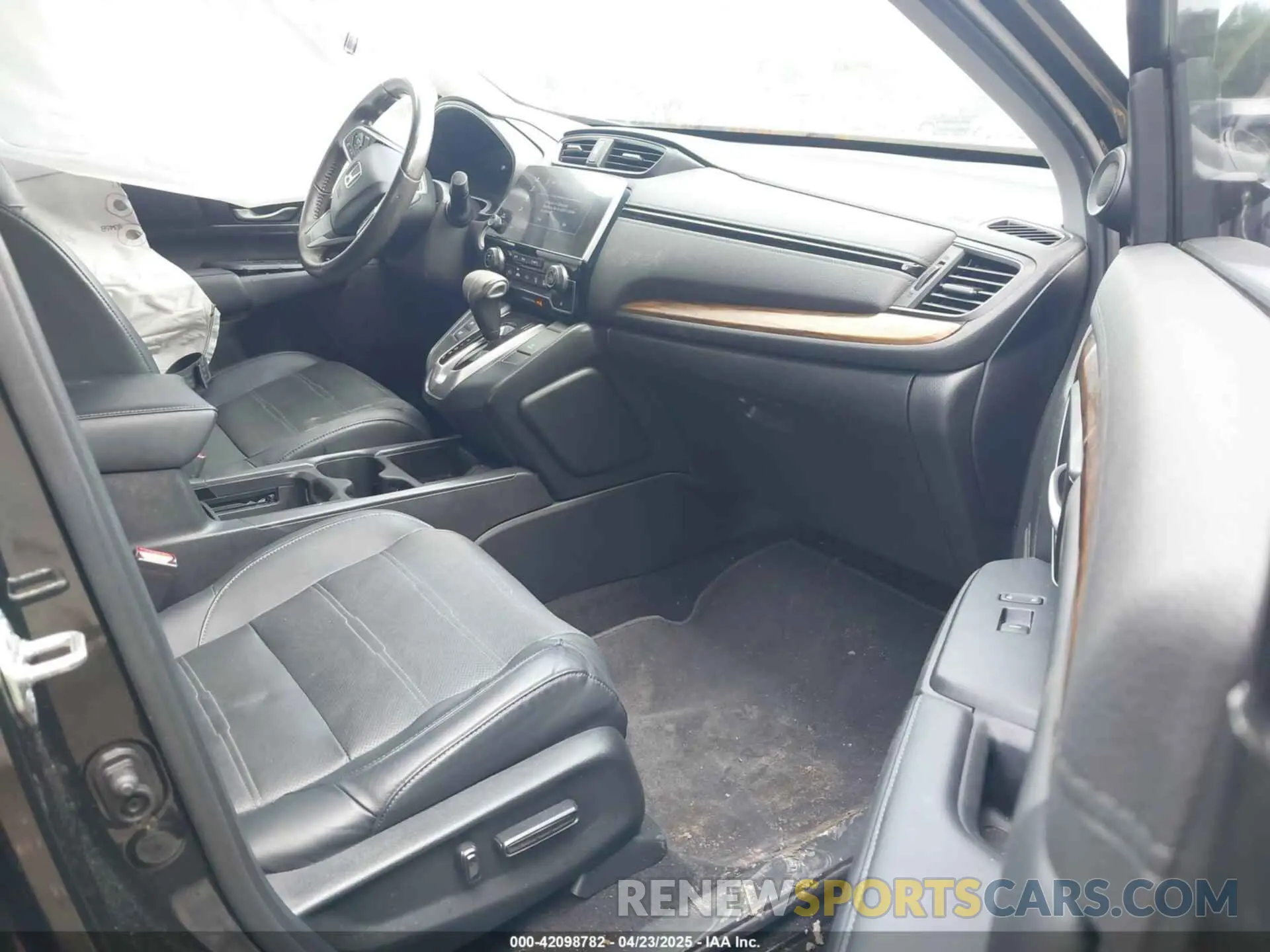 5 Photograph of a damaged car 7FARW1H80KE021493 HONDA CR-V 2019