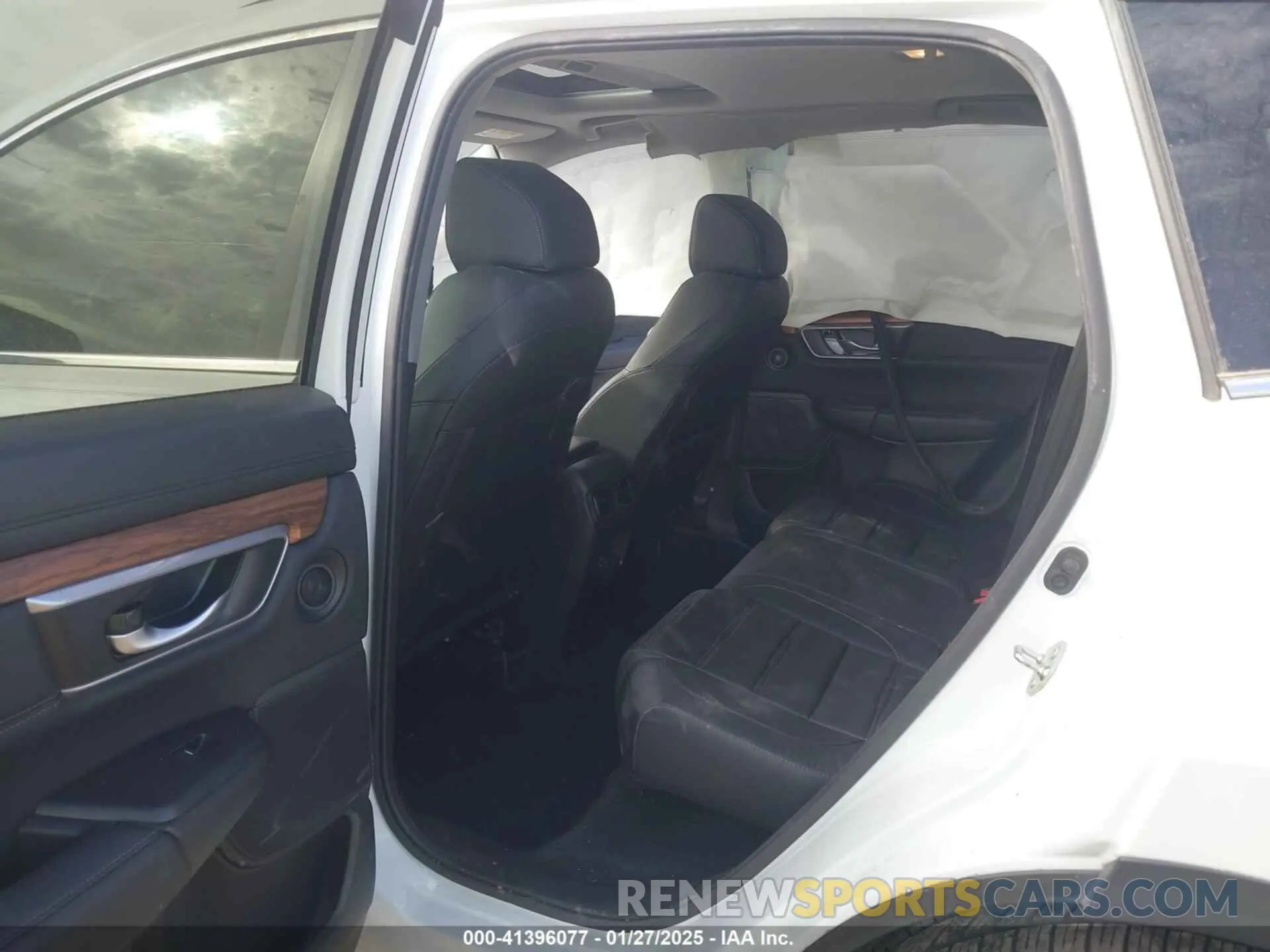 8 Photograph of a damaged car 7FARW1H81KE026203 HONDA CR-V 2019