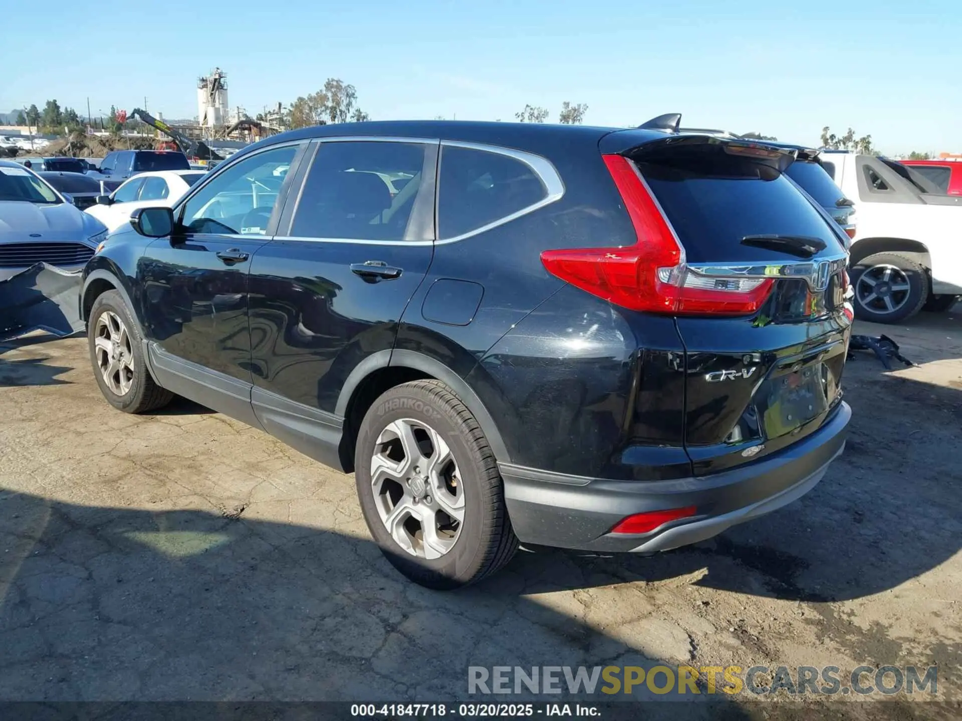 3 Фотография поврежденного автомобиля 7FARW1H81KE036164 HONDA CR-V 2019