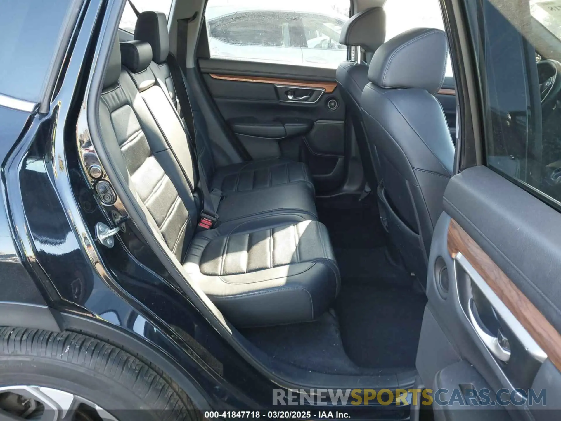 8 Фотография поврежденного автомобиля 7FARW1H81KE036164 HONDA CR-V 2019