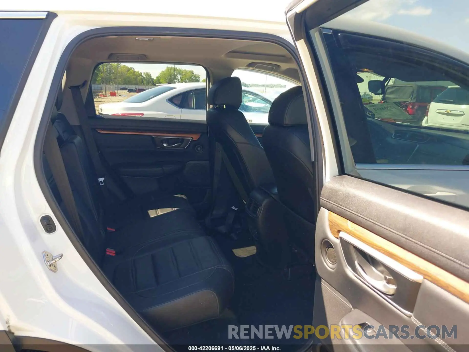 8 Photograph of a damaged car 7FARW1H85KE015222 HONDA CR-V 2019