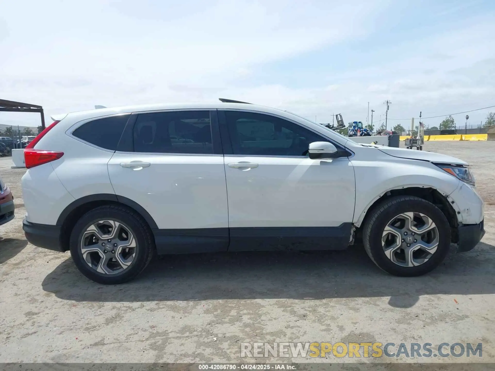 13 Photograph of a damaged car 7FARW1H8XKE030010 HONDA CR-V 2019
