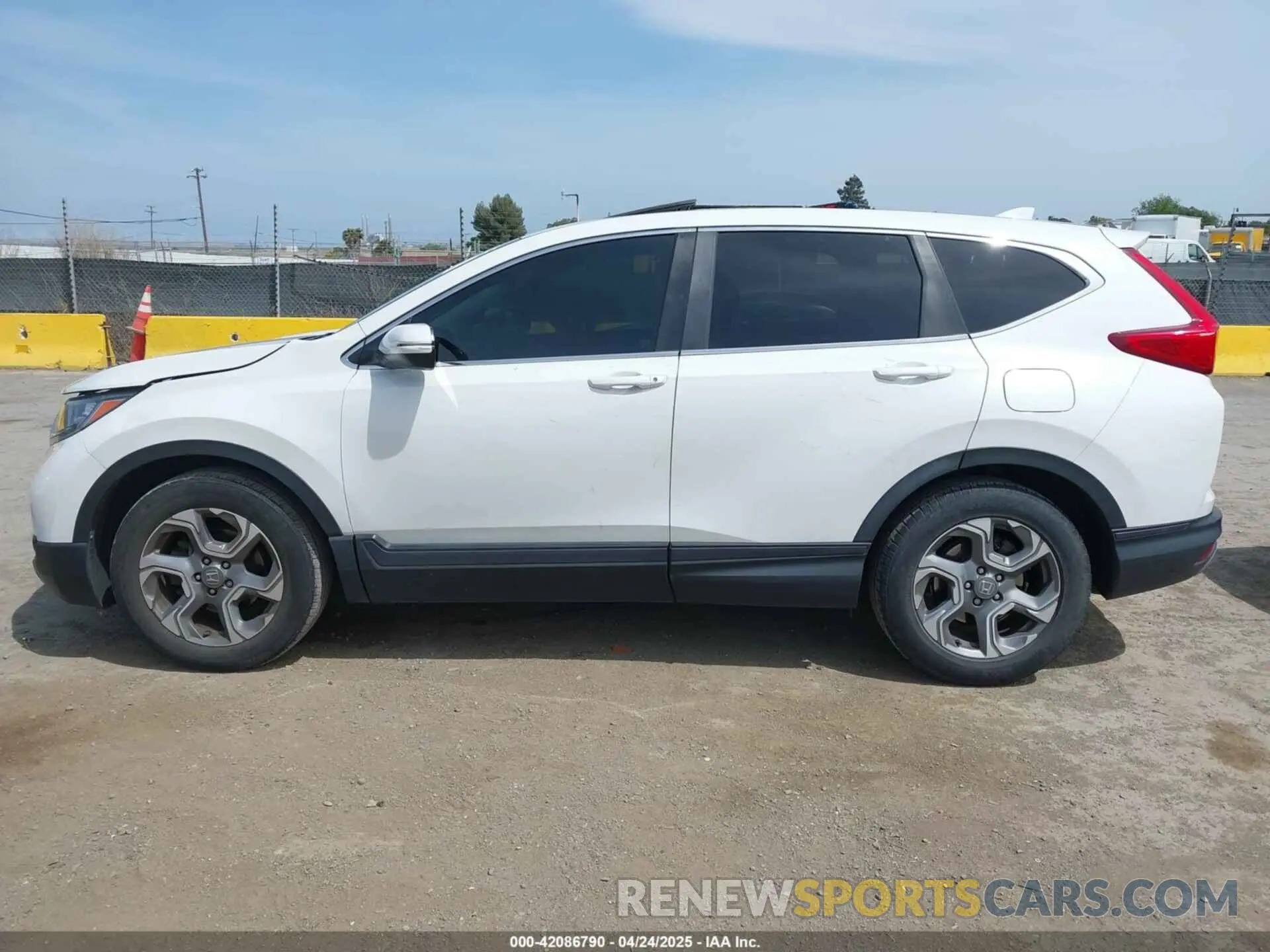 14 Photograph of a damaged car 7FARW1H8XKE030010 HONDA CR-V 2019