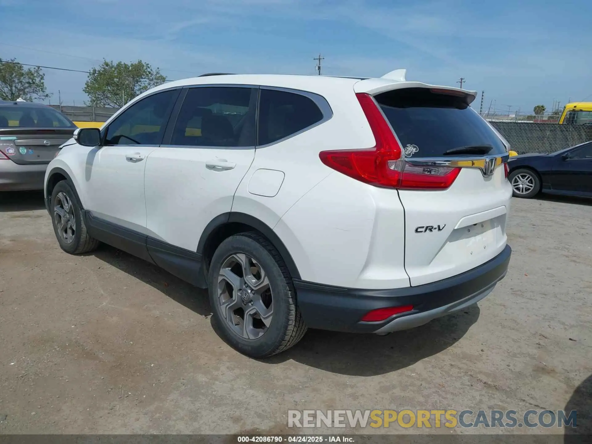 3 Photograph of a damaged car 7FARW1H8XKE030010 HONDA CR-V 2019