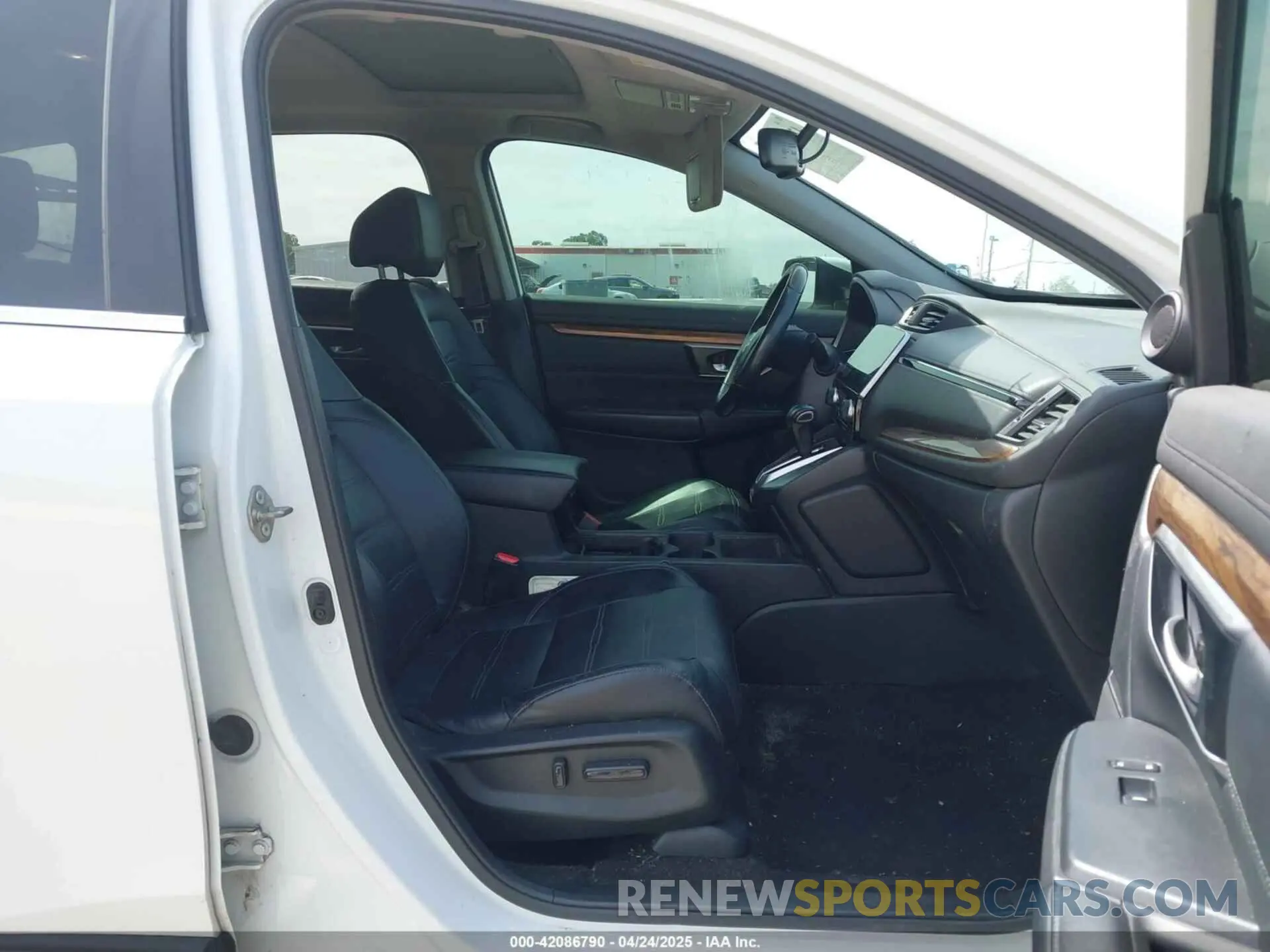 5 Photograph of a damaged car 7FARW1H8XKE030010 HONDA CR-V 2019