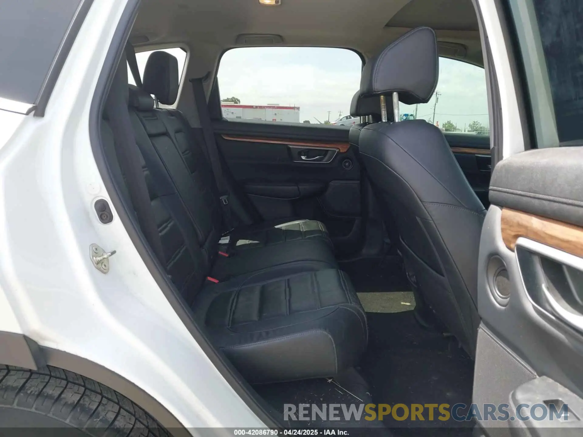 8 Photograph of a damaged car 7FARW1H8XKE030010 HONDA CR-V 2019