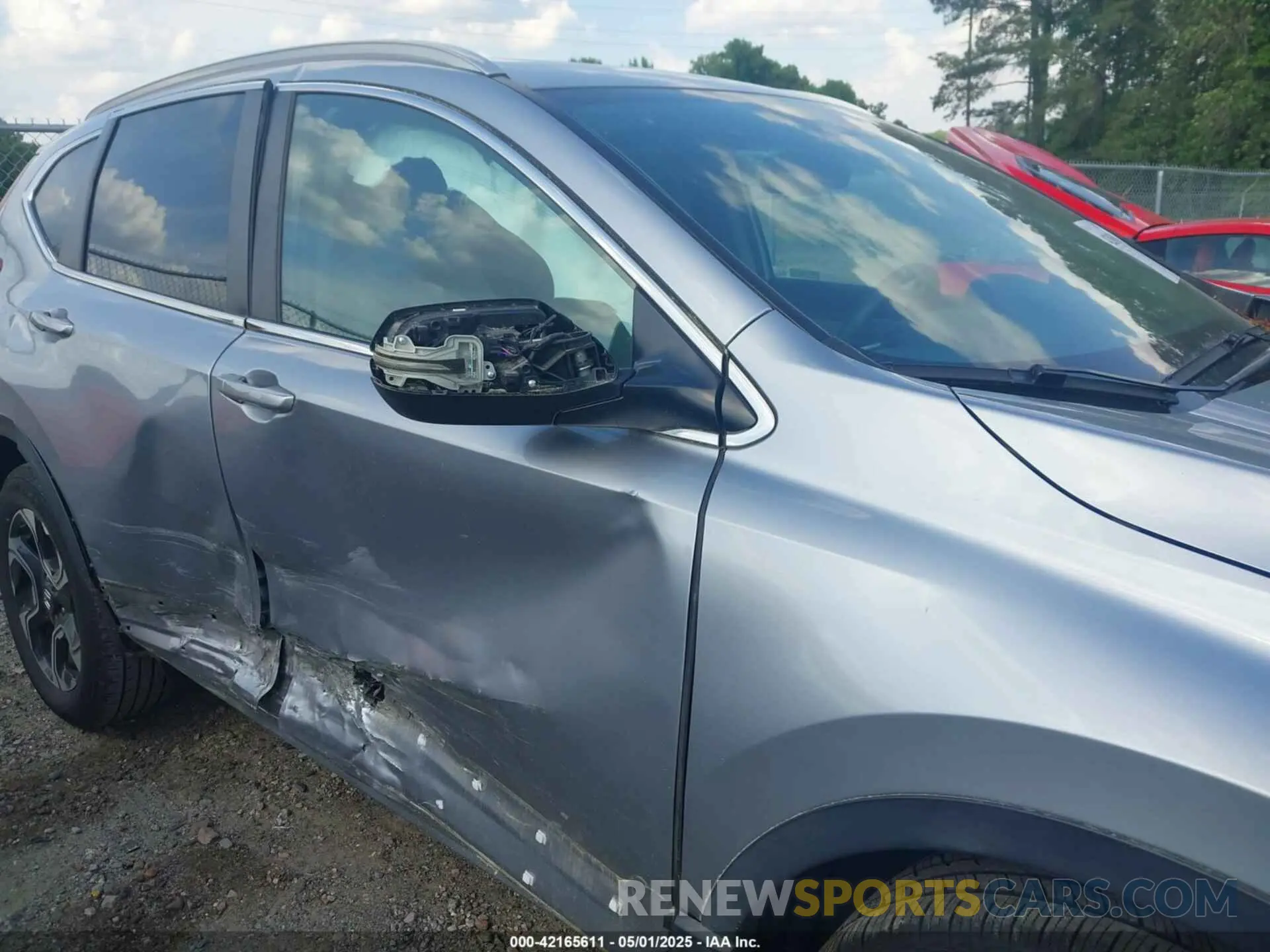 17 Photograph of a damaged car 7FARW1H9XKE013605 HONDA CR-V 2019