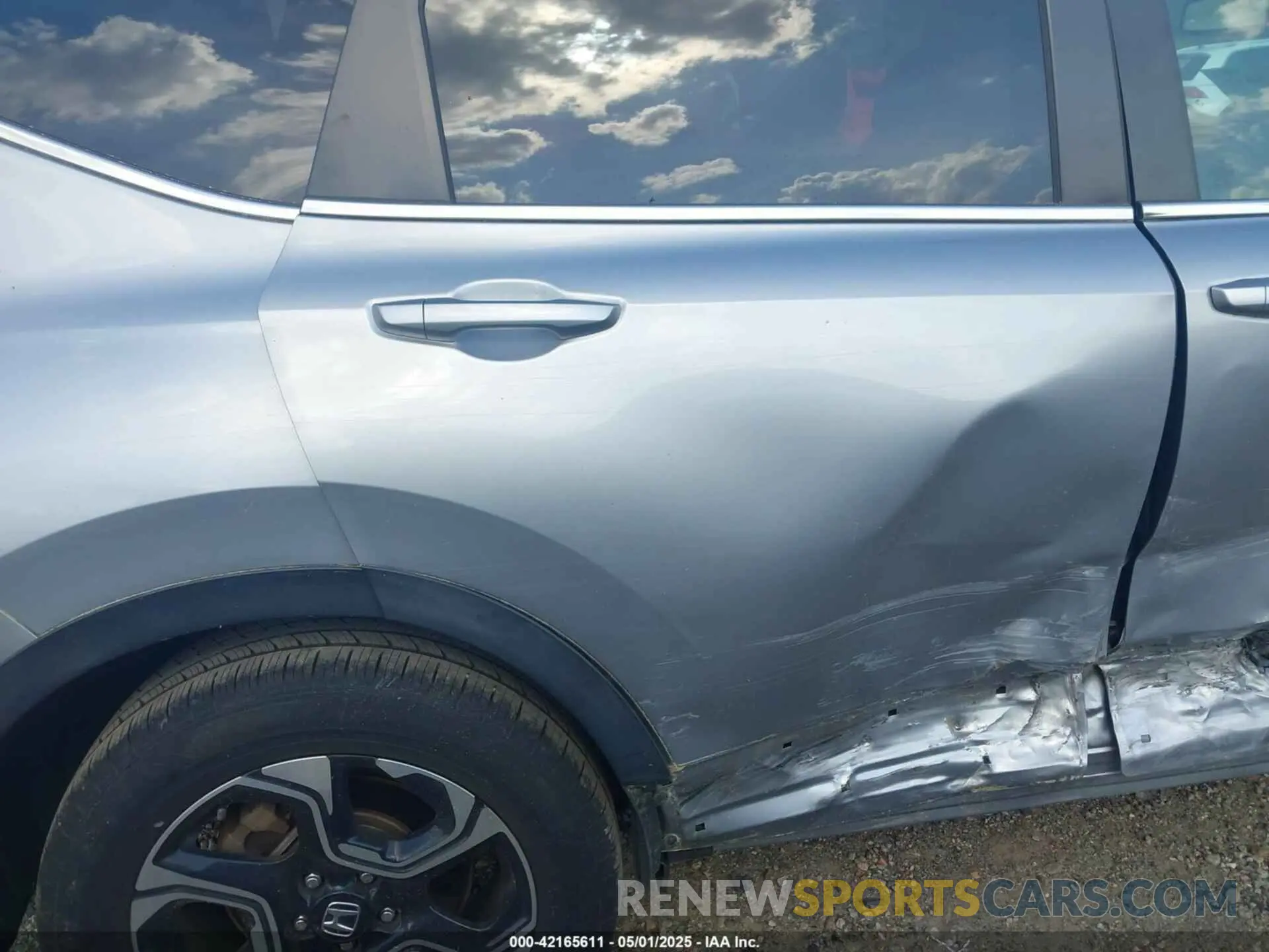 18 Photograph of a damaged car 7FARW1H9XKE013605 HONDA CR-V 2019