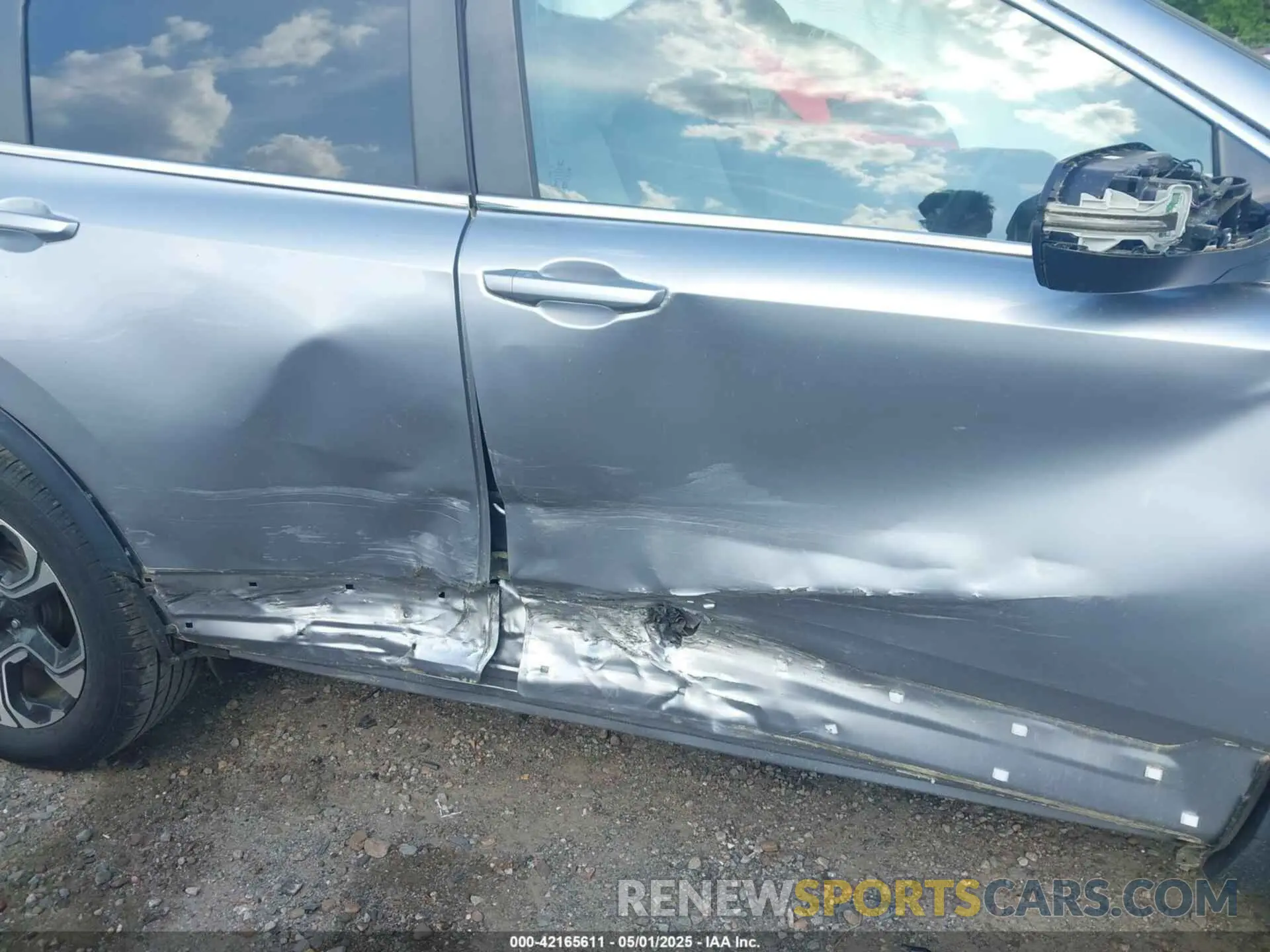 6 Photograph of a damaged car 7FARW1H9XKE013605 HONDA CR-V 2019