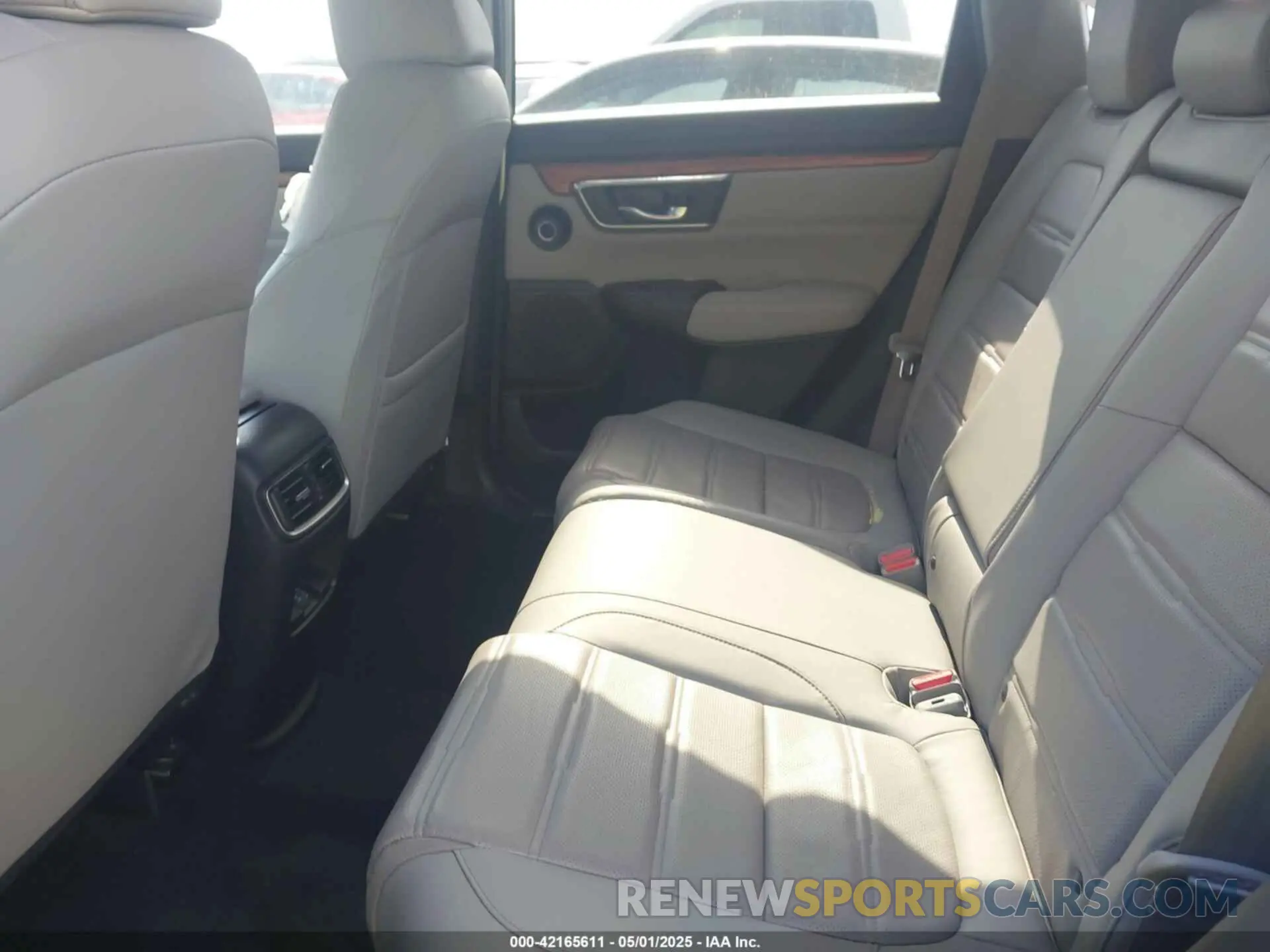 8 Photograph of a damaged car 7FARW1H9XKE013605 HONDA CR-V 2019