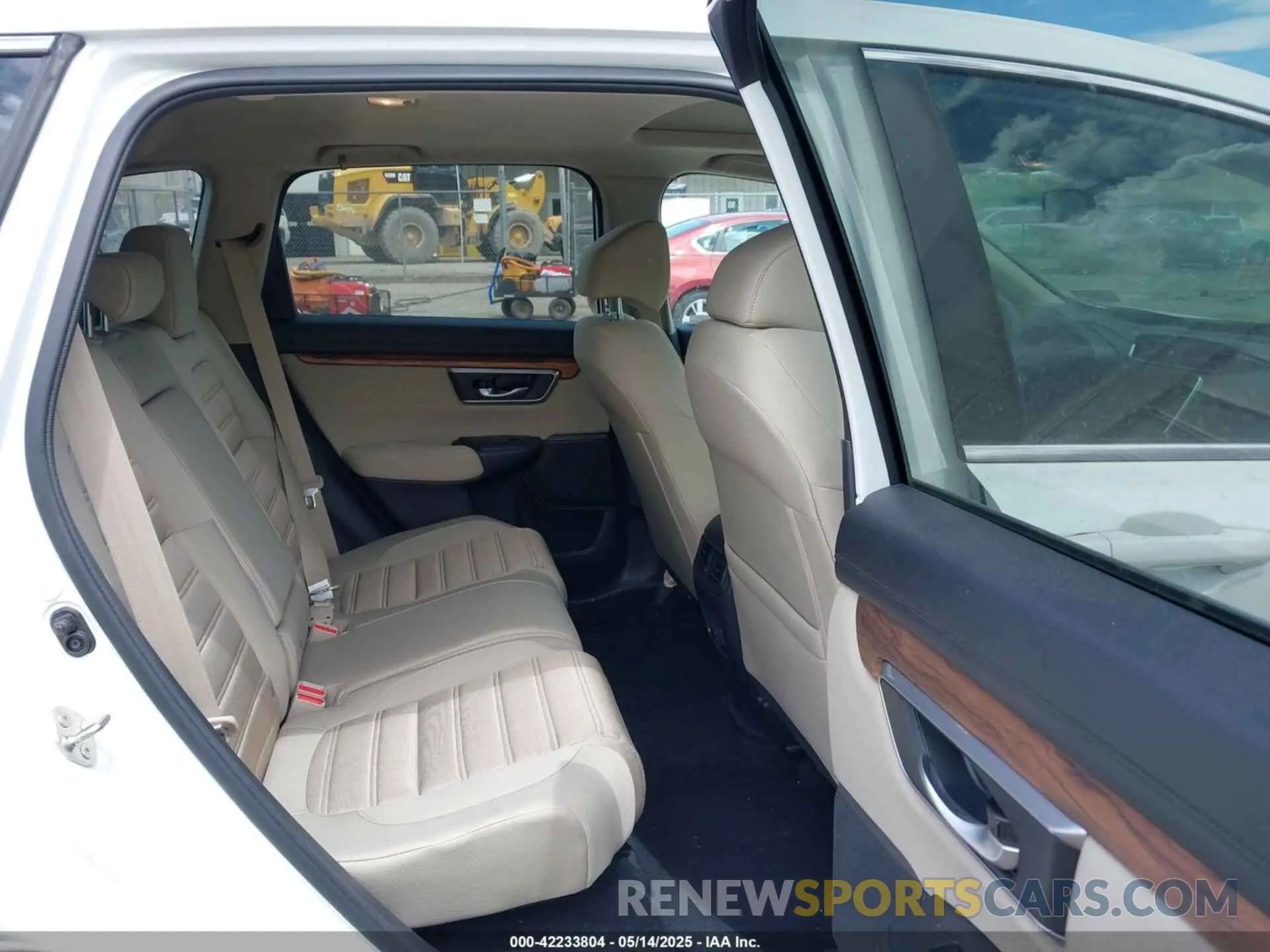8 Photograph of a damaged car 7FARW2H52KE047847 HONDA CR-V 2019