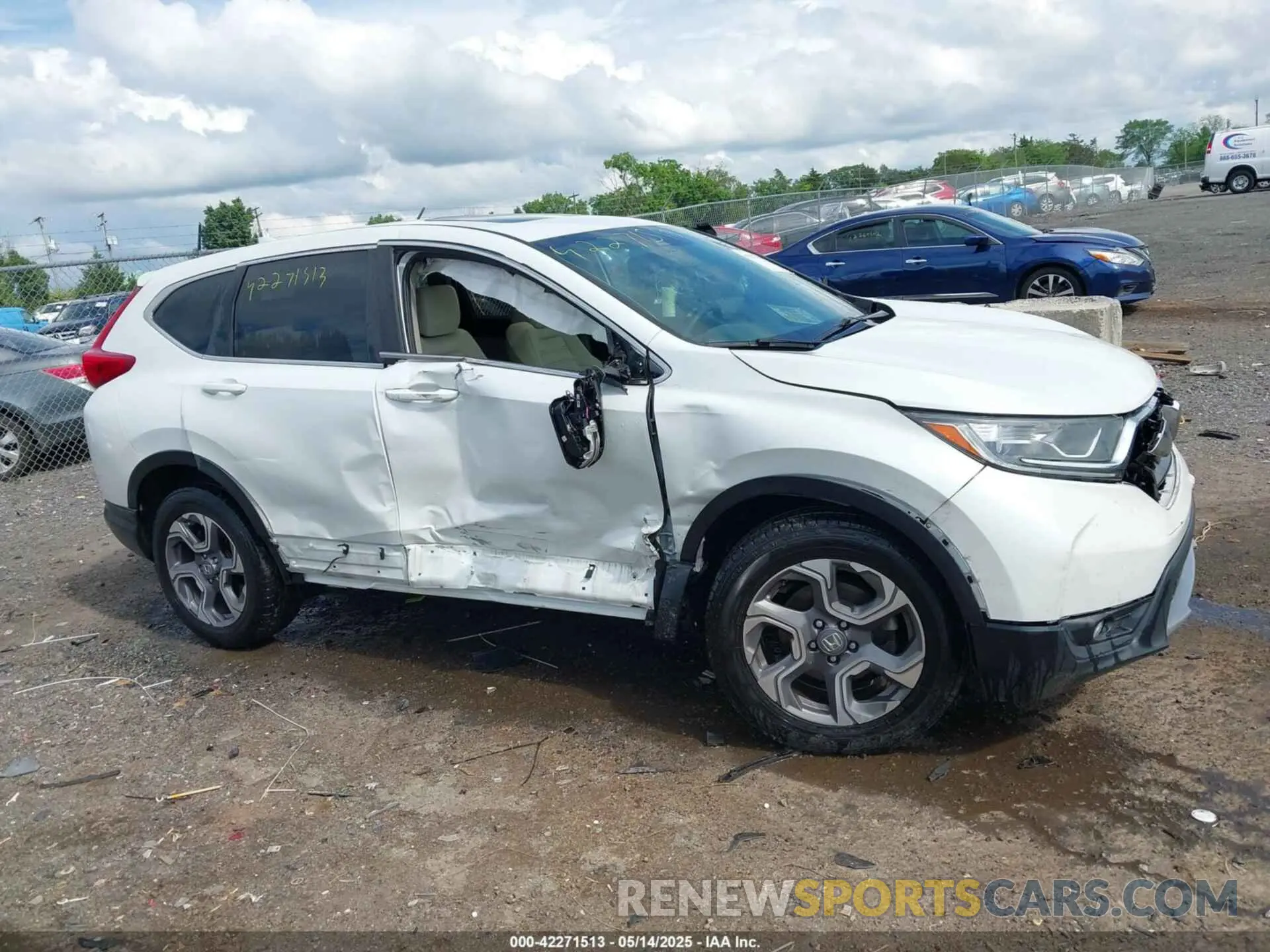 13 Photograph of a damaged car 7FARW2H53KE016011 HONDA CR-V 2019