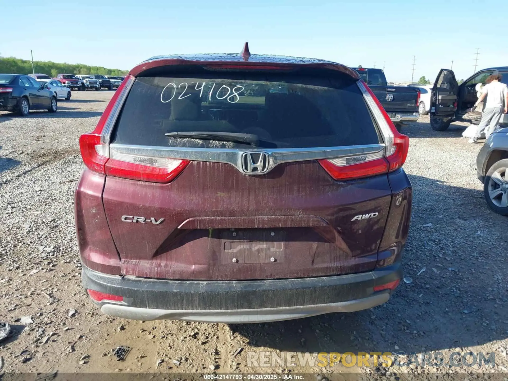 17 Photograph of a damaged car 7FARW2H53KE024108 HONDA CR-V 2019
