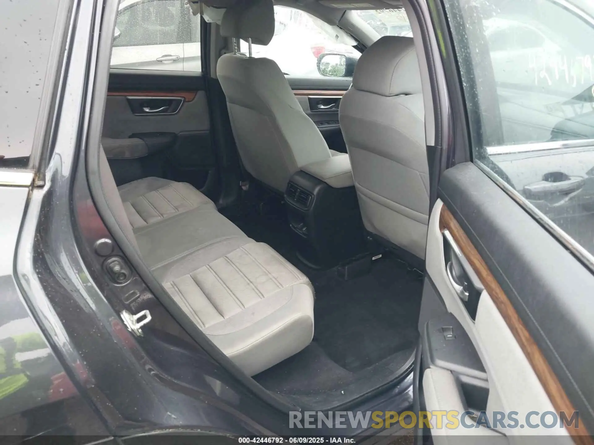 8 Photograph of a damaged car 7FARW2H54KE020990 HONDA CR-V 2019