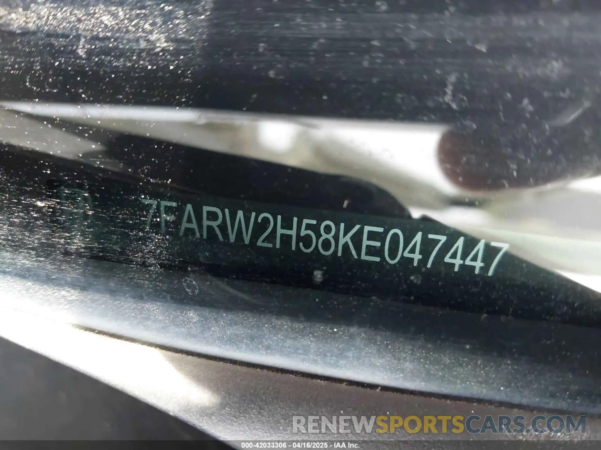17 Photograph of a damaged car 7FARW2H58KE047447 HONDA CR-V 2019