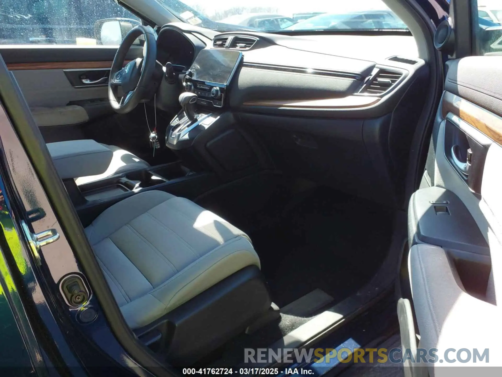 5 Photograph of a damaged car 7FARW2H59KE035470 HONDA CR-V 2019