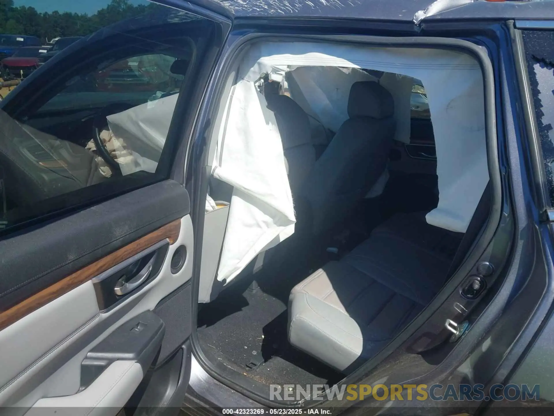 8 Photograph of a damaged car 7FARW2H80KE003842 HONDA CR-V 2019
