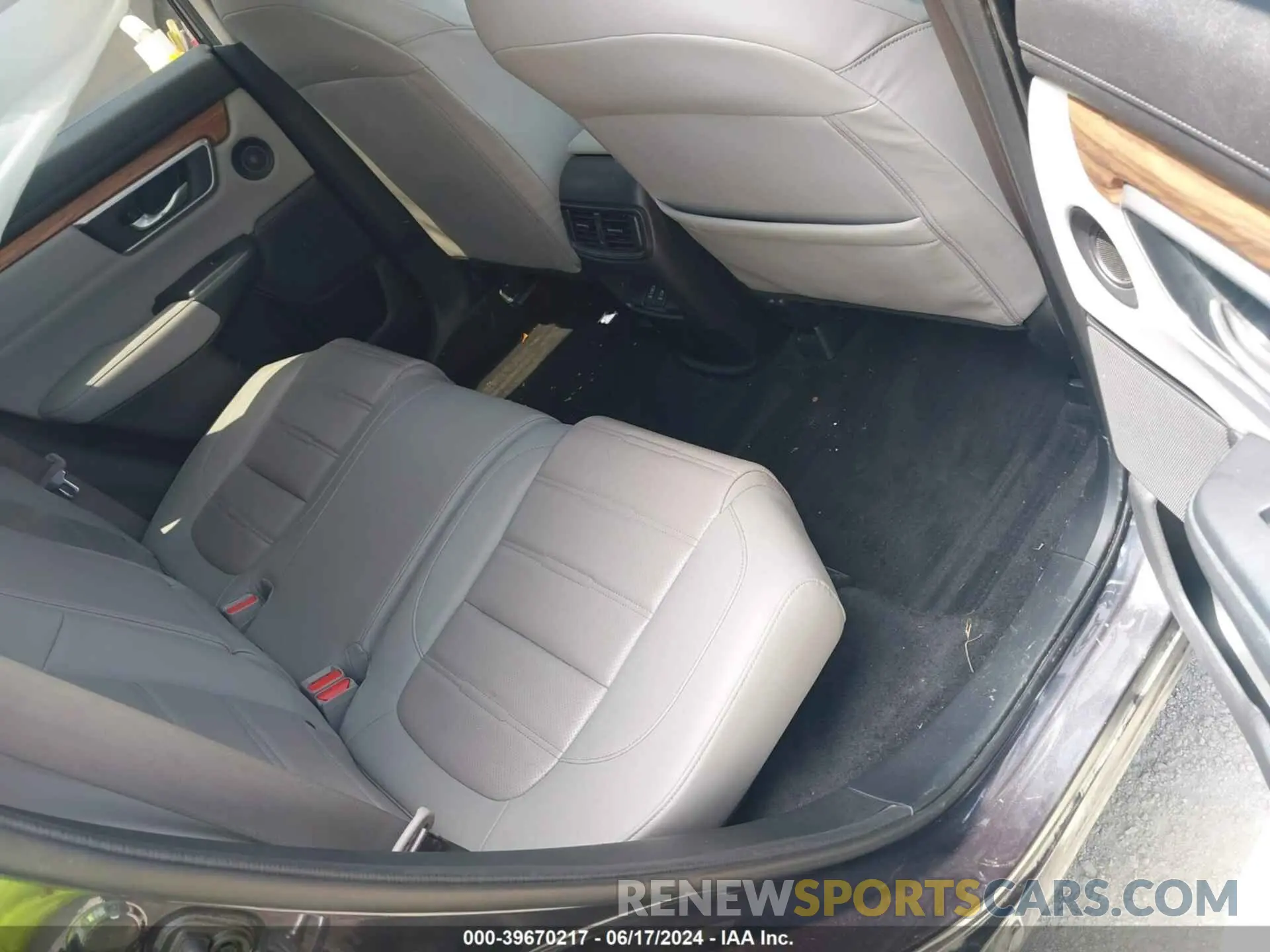 8 Фотография поврежденного автомобиля 7FARW2H80KE063183 HONDA CR-V 2019