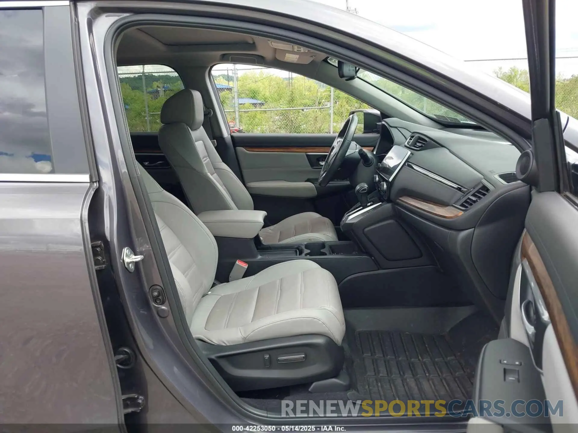 5 Фотография поврежденного автомобиля 7FARW2H81KE043718 HONDA CR-V 2019