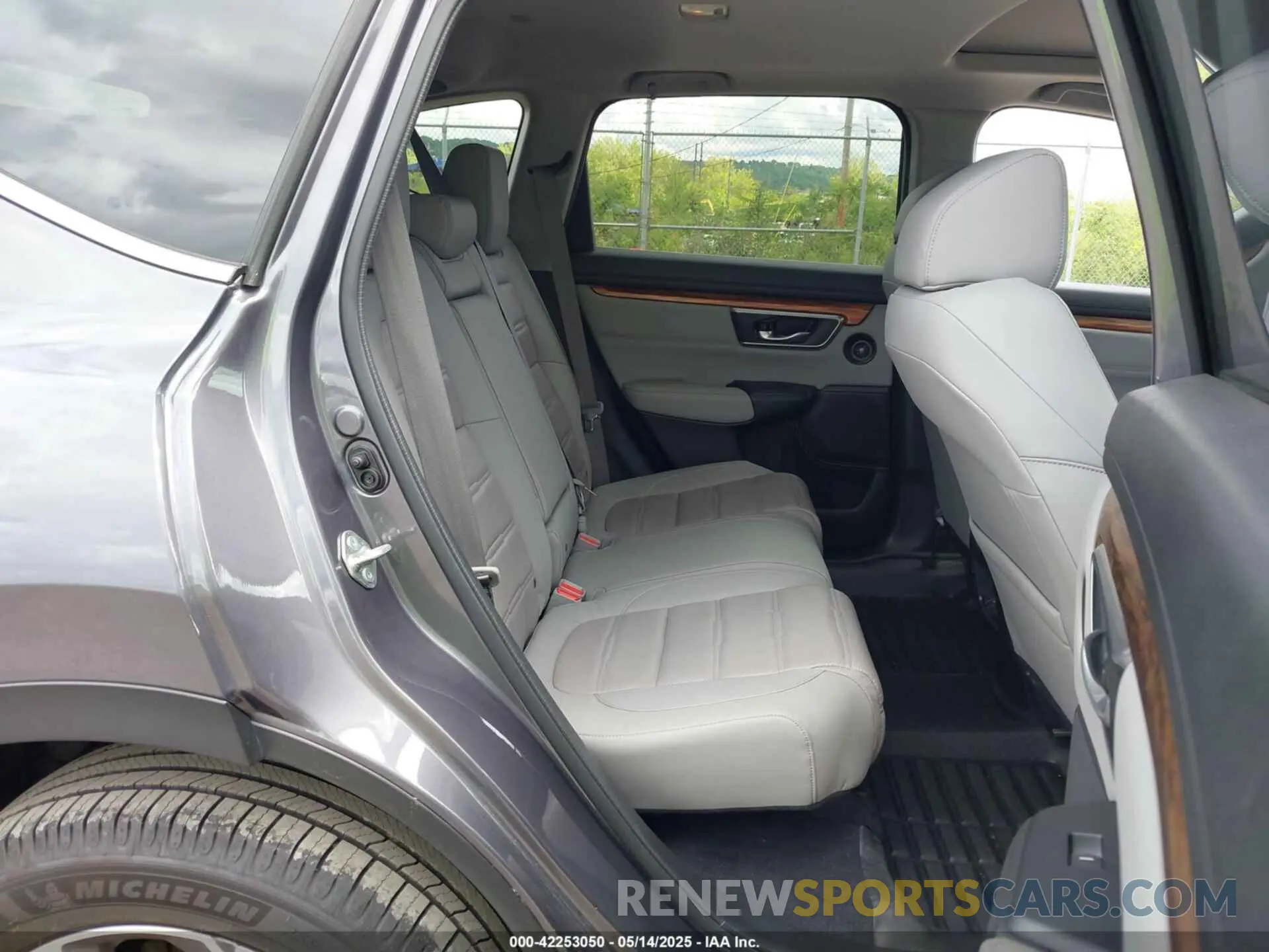 8 Фотография поврежденного автомобиля 7FARW2H81KE043718 HONDA CR-V 2019