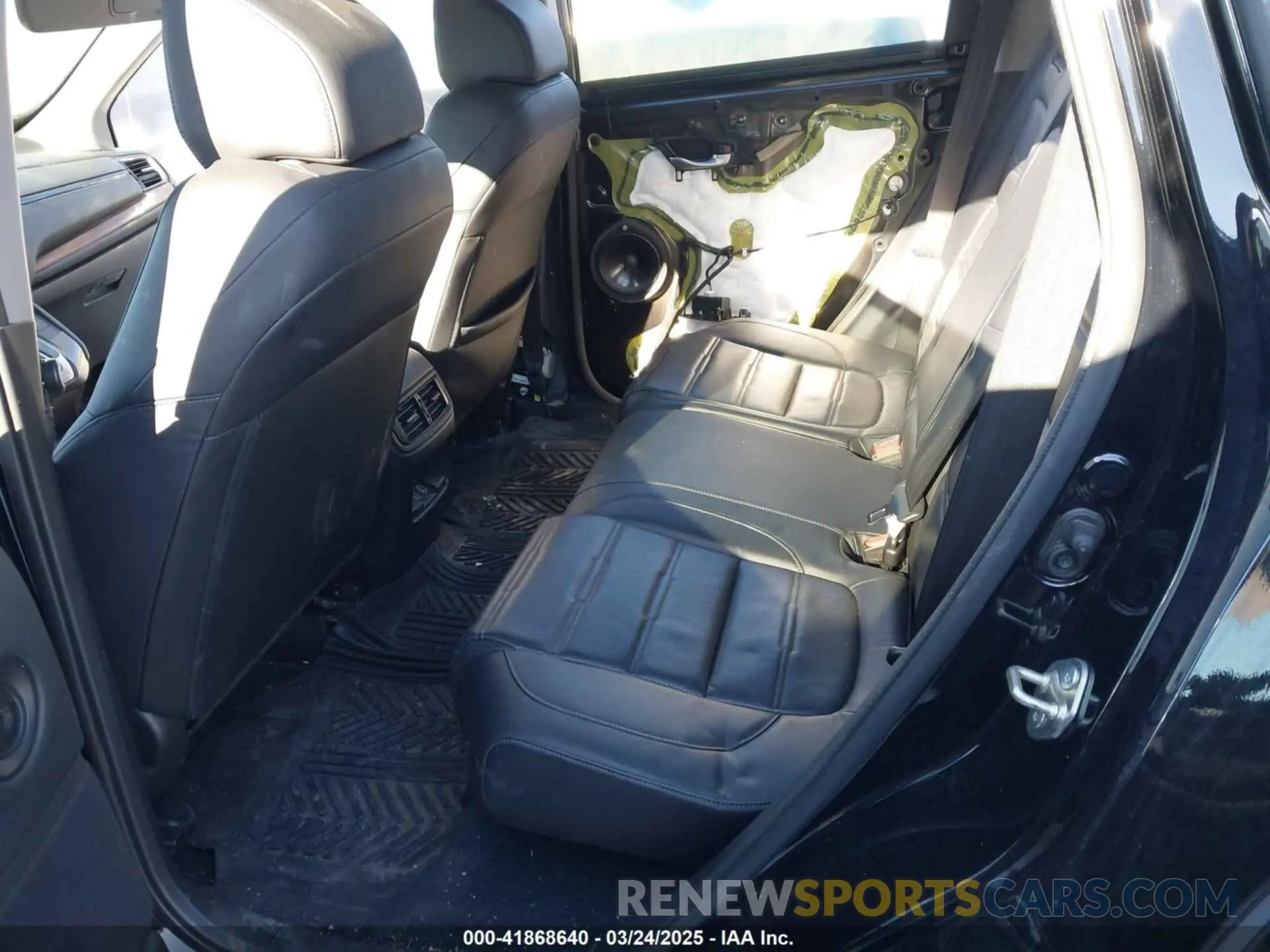 8 Photograph of a damaged car 7FARW2H83KE062075 HONDA CR-V 2019