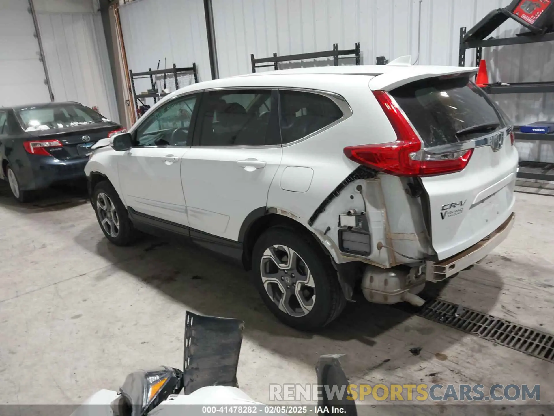 3 Фотография поврежденного автомобиля 7FARW2H85KE031006 HONDA CR-V 2019