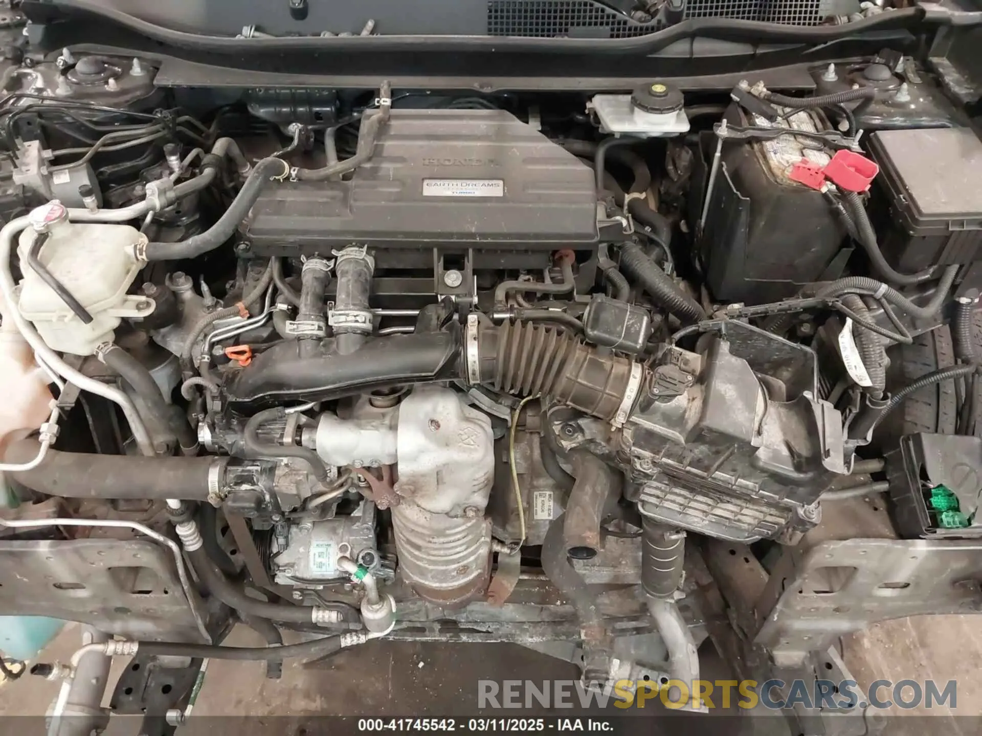 10 Photograph of a damaged car 7FARW2H85KE043222 HONDA CR-V 2019