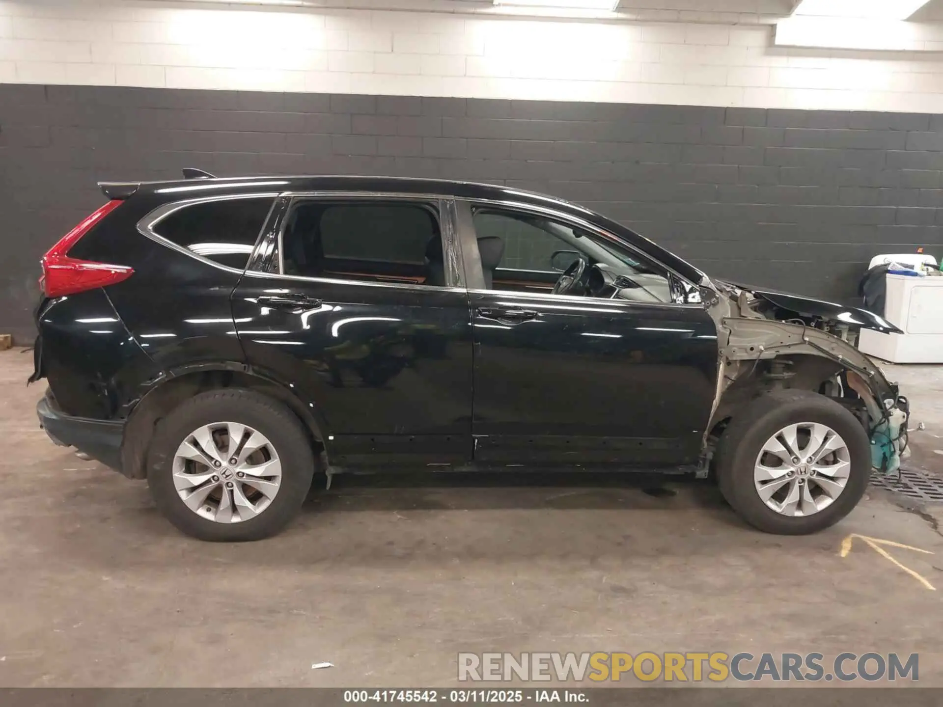 14 Photograph of a damaged car 7FARW2H85KE043222 HONDA CR-V 2019