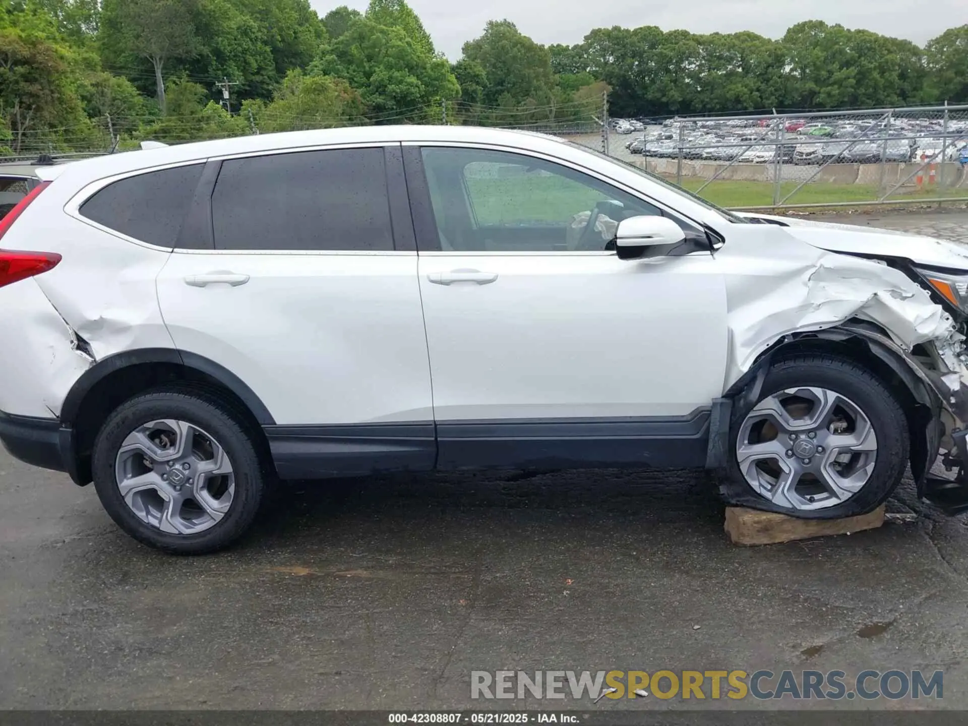 13 Photograph of a damaged car 7FARW2H87KE052827 HONDA CR-V 2019