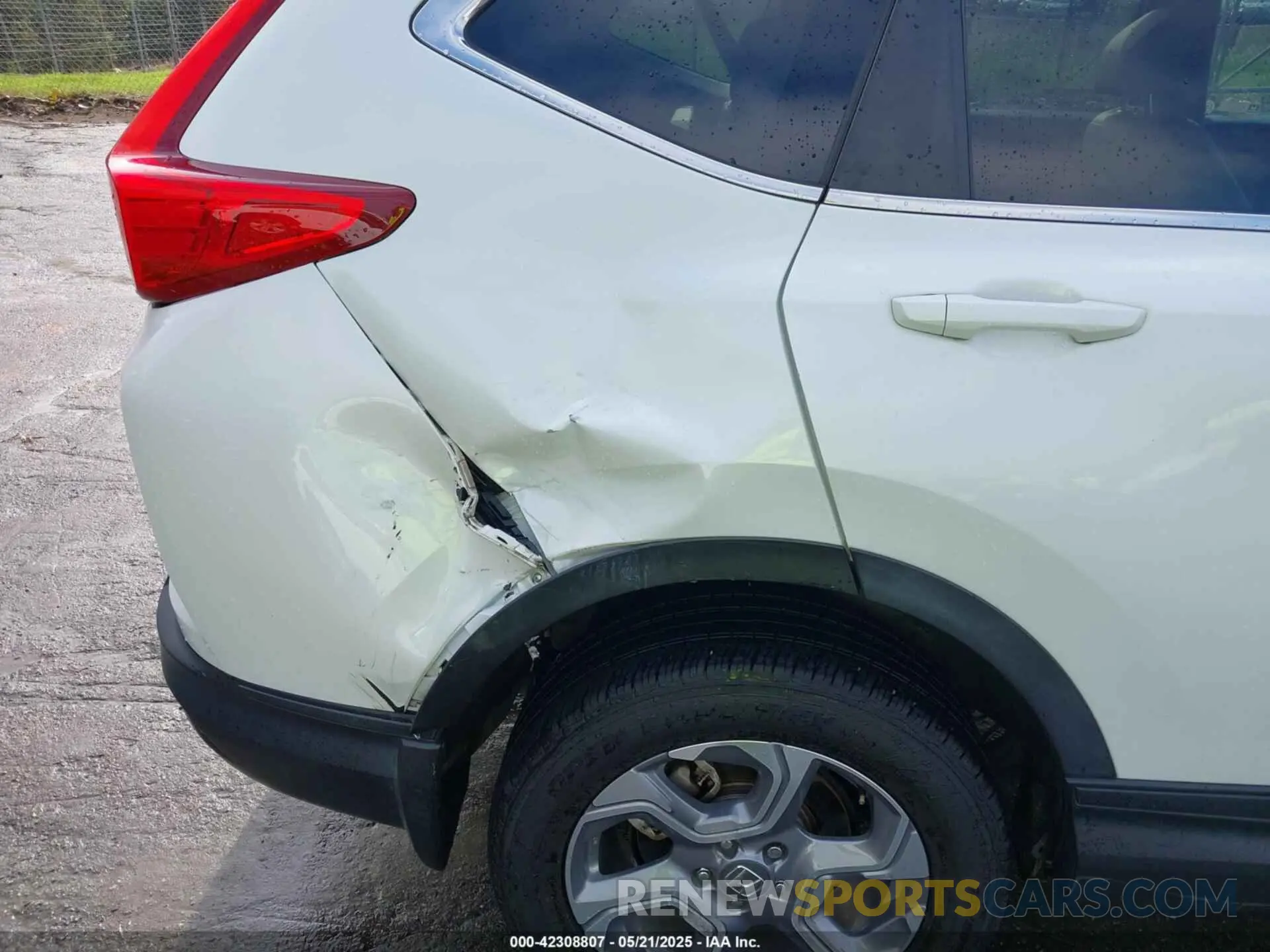 18 Photograph of a damaged car 7FARW2H87KE052827 HONDA CR-V 2019