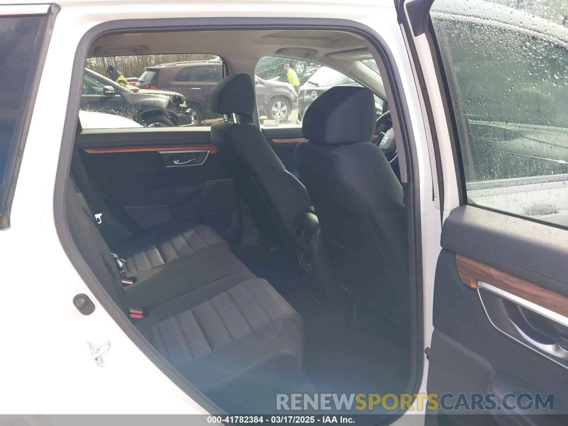 8 Фотография поврежденного автомобиля JHLRW2H50KX010056 HONDA CR-V 2019