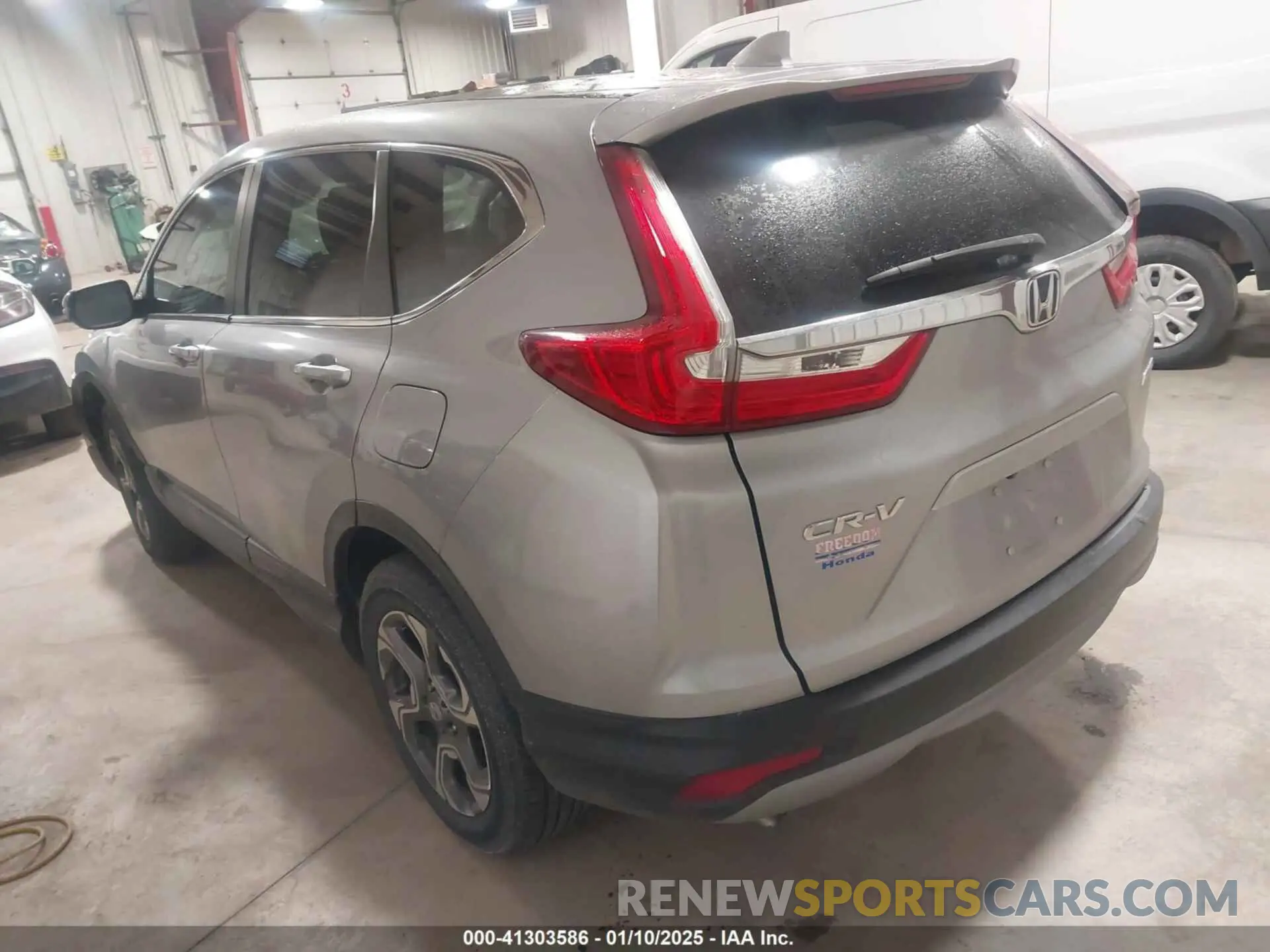 3 Фотография поврежденного автомобиля JHLRW2H52KX002721 HONDA CR-V 2019