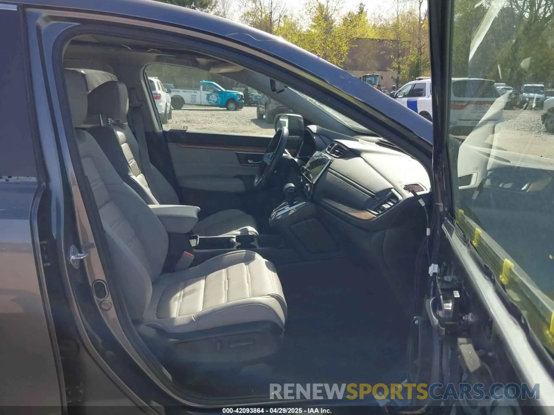 5 Photograph of a damaged car JHLRW2H81KX013073 HONDA CR-V 2019