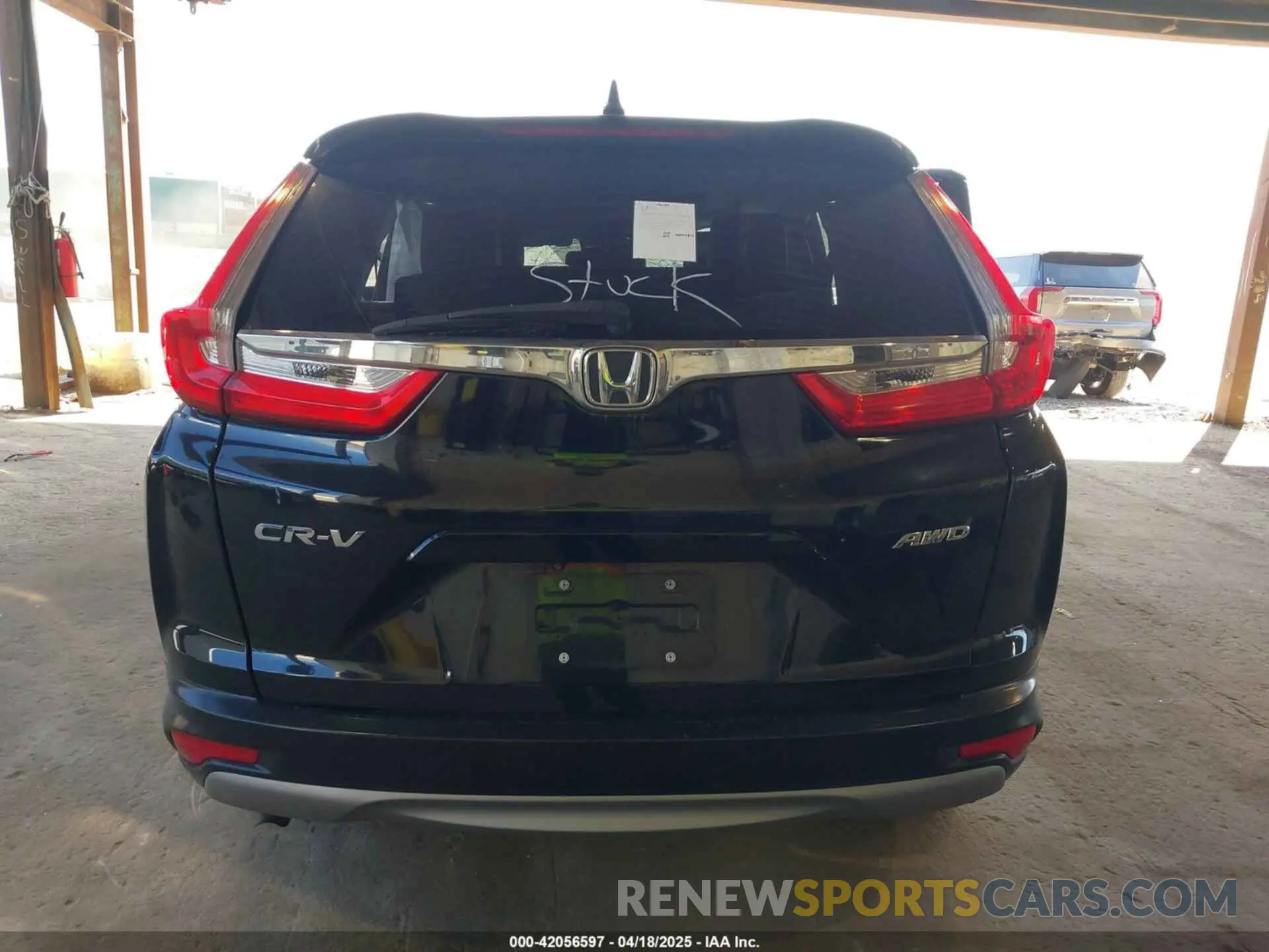 17 Photograph of a damaged car JHLRW2H88KX008386 HONDA CR-V 2019
