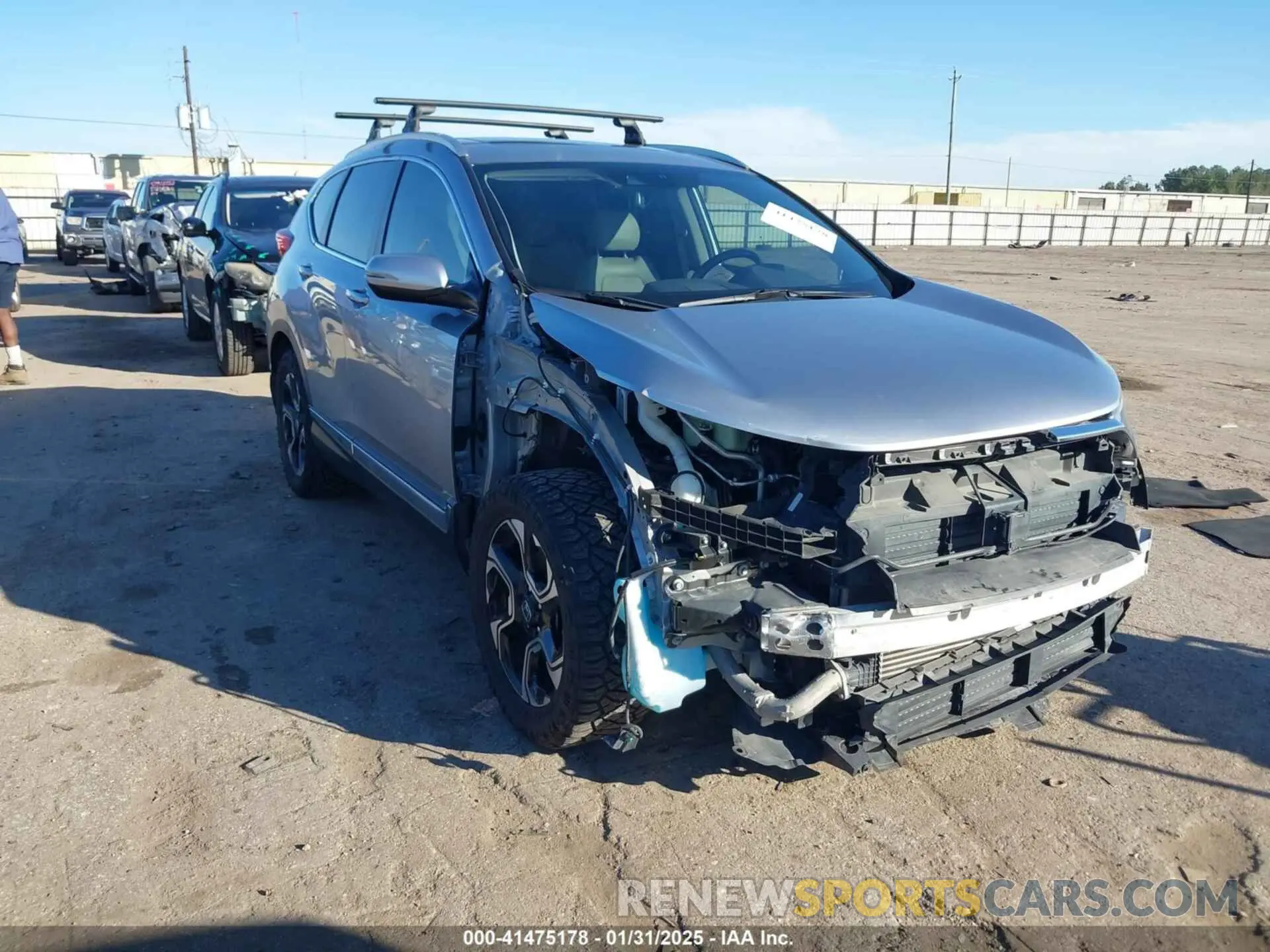 1 Фотография поврежденного автомобиля JHLRW2H90KX022839 HONDA CR-V 2019