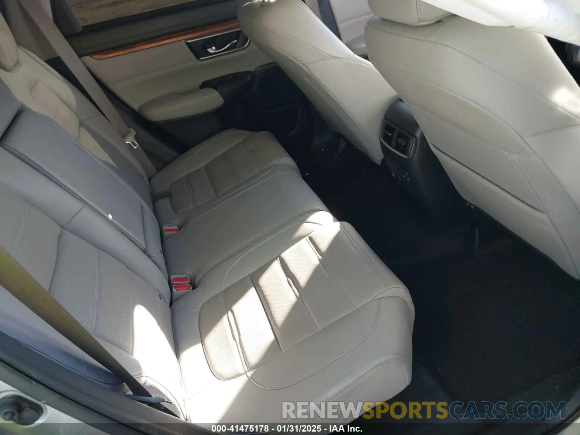 8 Фотография поврежденного автомобиля JHLRW2H90KX022839 HONDA CR-V 2019