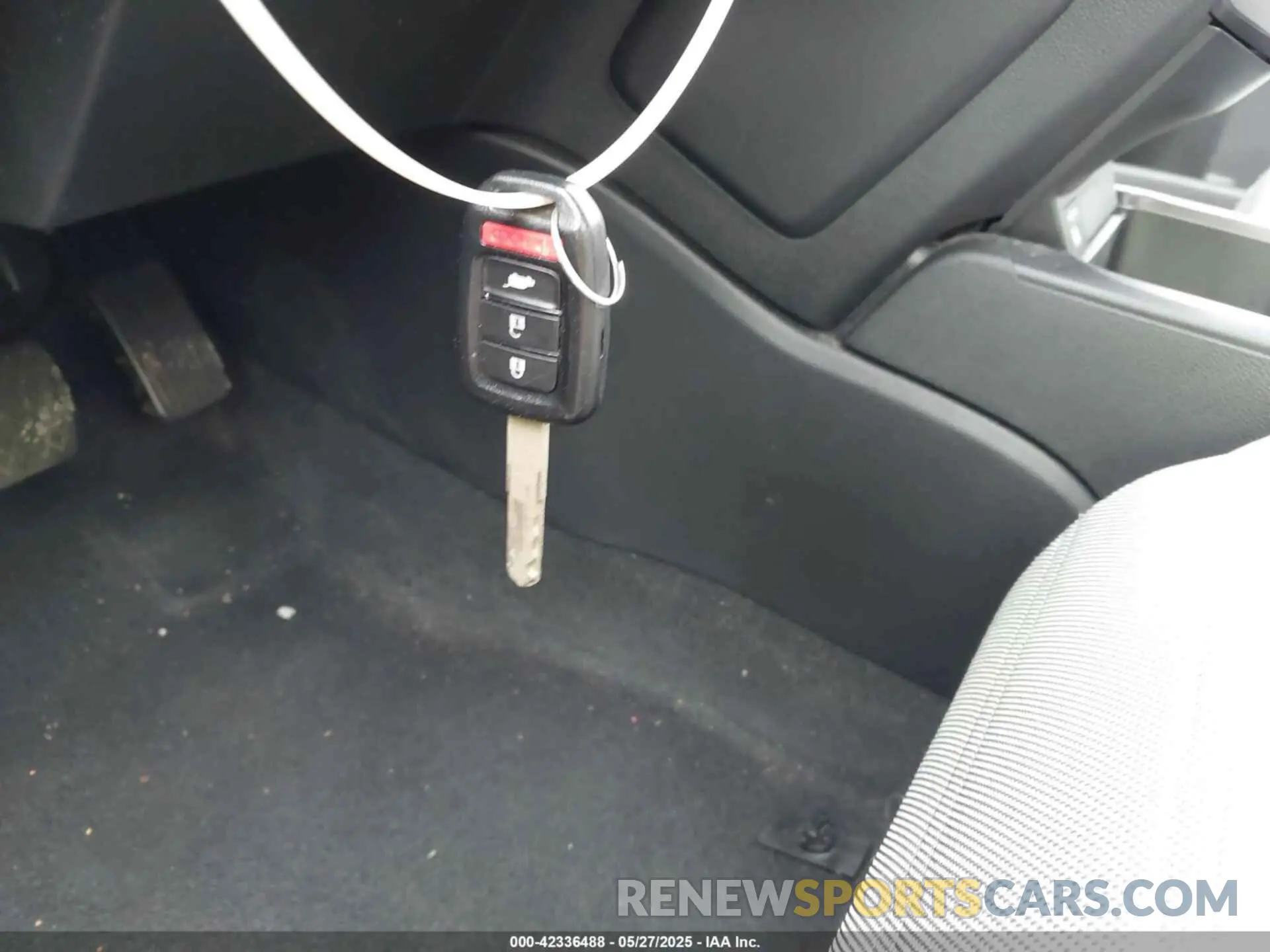 11 Photograph of a damaged car 2HKRW1H26LH413081 HONDA CR-V 2020