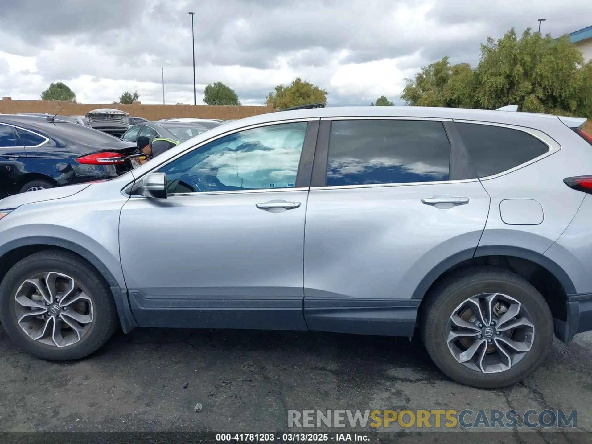 14 Photograph of a damaged car 2HKRW1H58LH423721 HONDA CR-V 2020