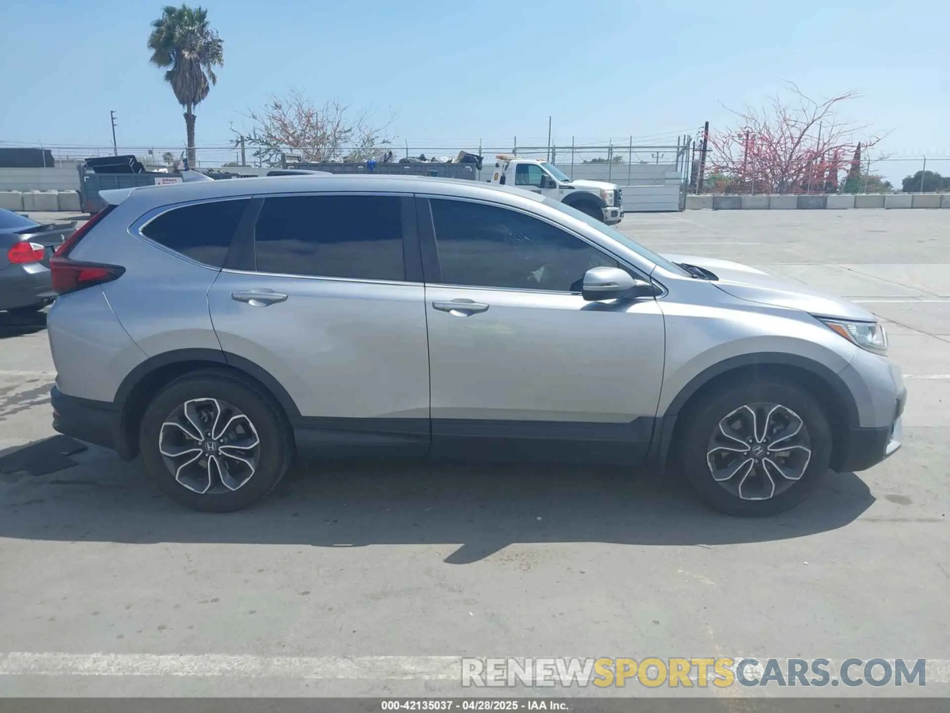 13 Photograph of a damaged car 2HKRW1H80LH423156 HONDA CR-V 2020