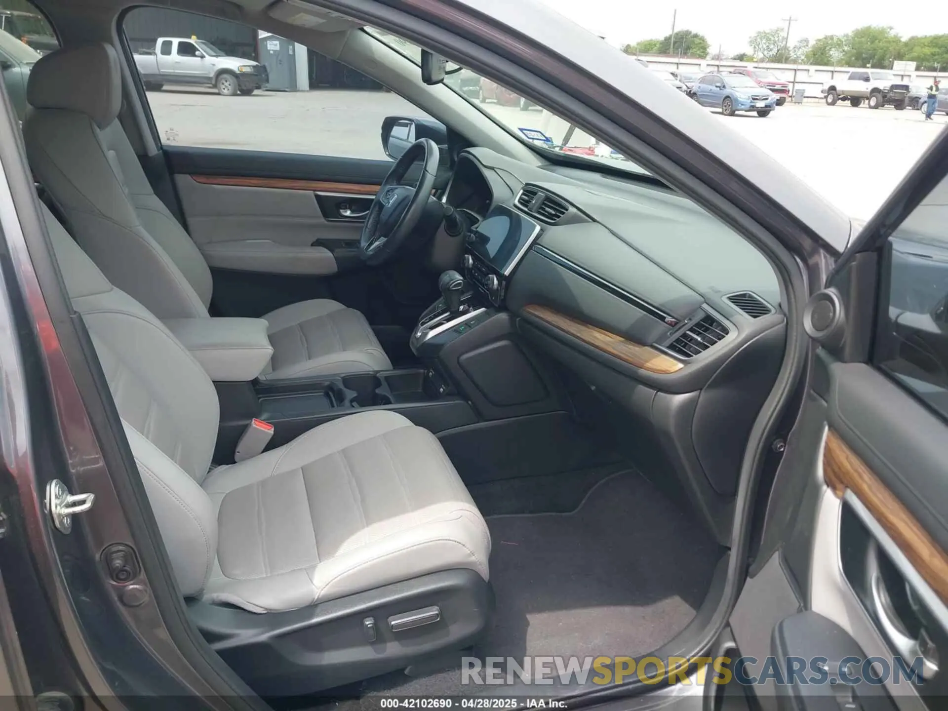 5 Photograph of a damaged car 2HKRW1H87LH423641 HONDA CR-V 2020