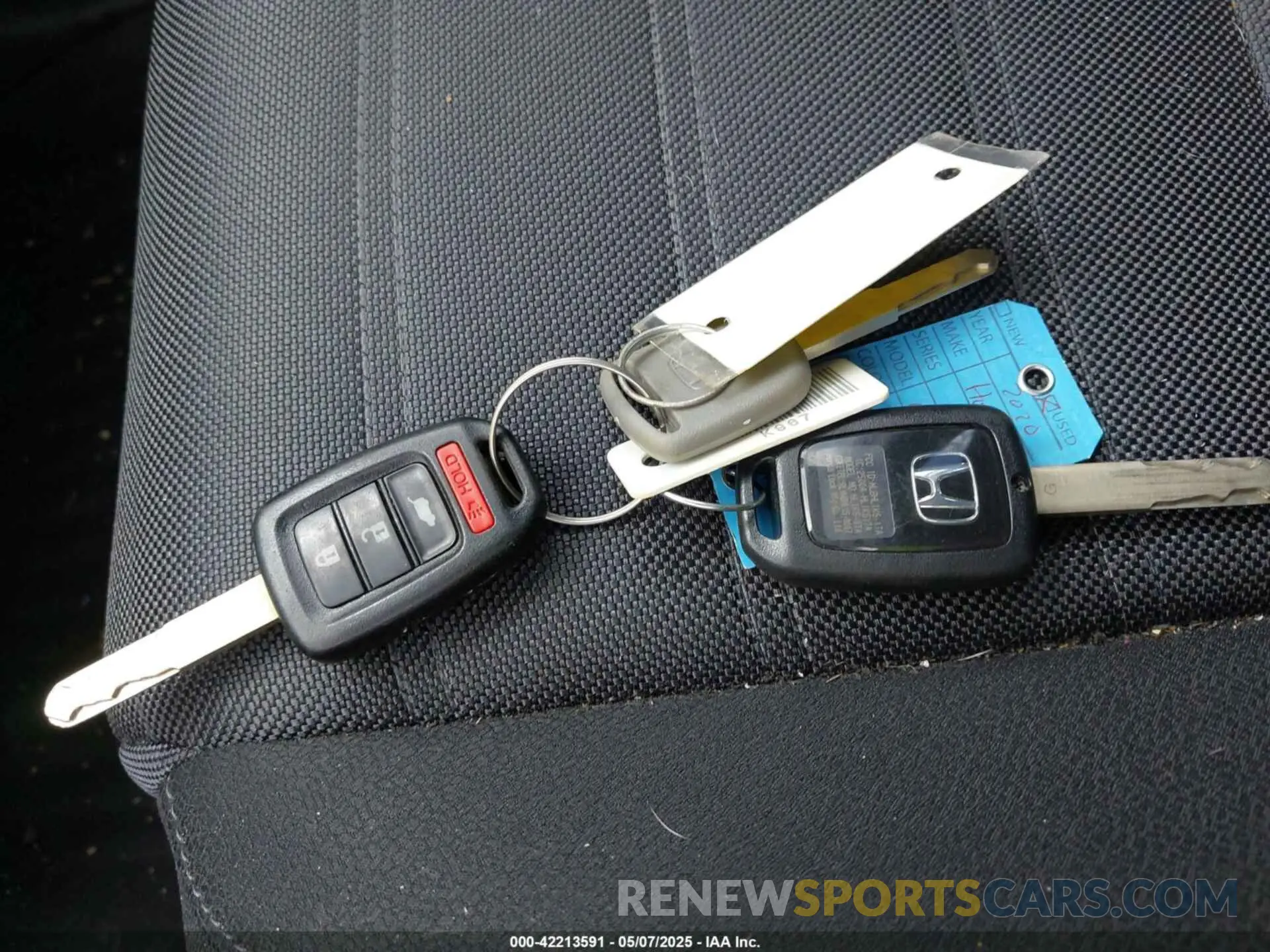 11 Photograph of a damaged car 2HKRW2H29LH630856 HONDA CR-V 2020