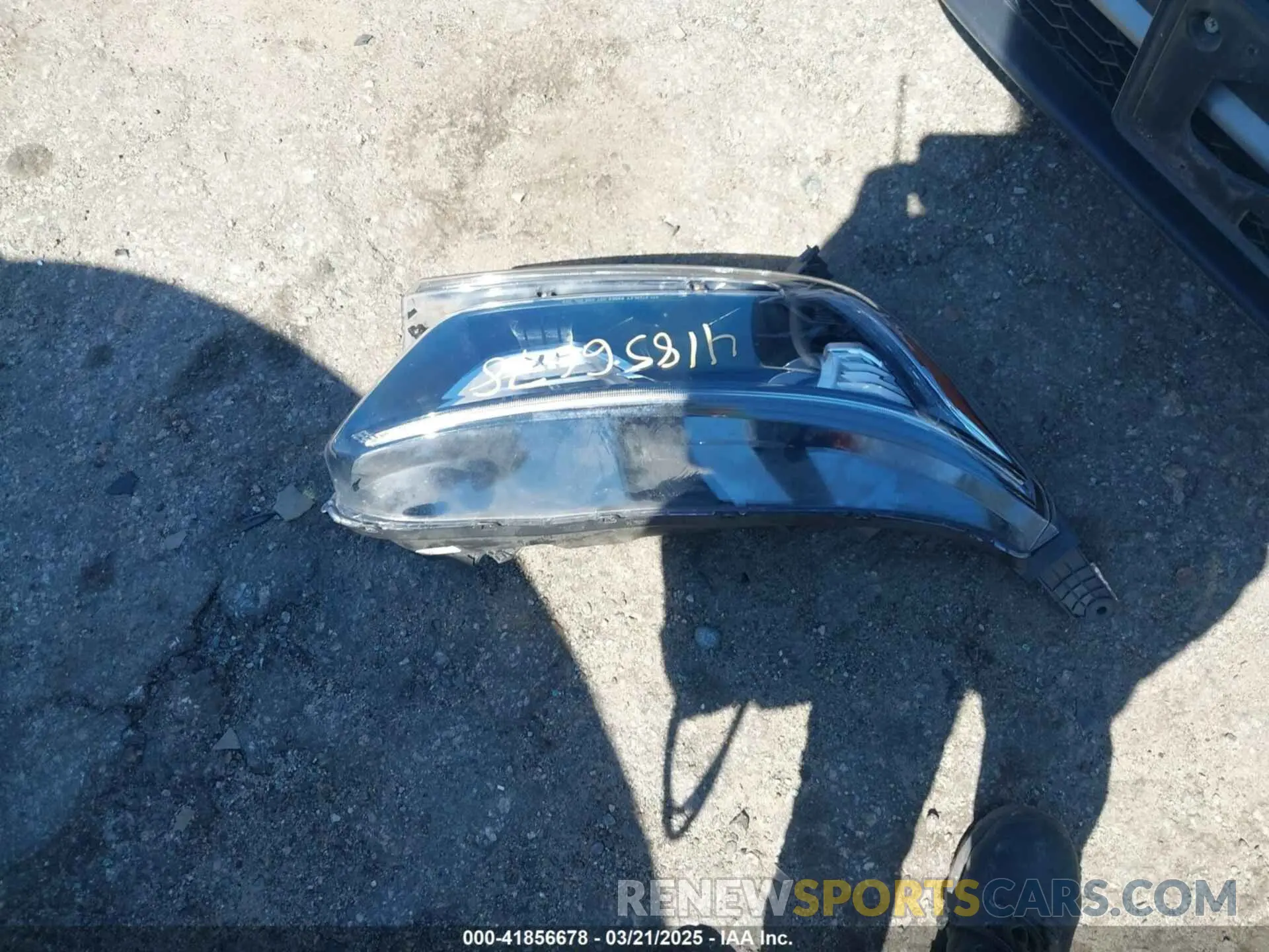 11 Photograph of a damaged car 2HKRW2H2XLH633684 HONDA CR-V 2020