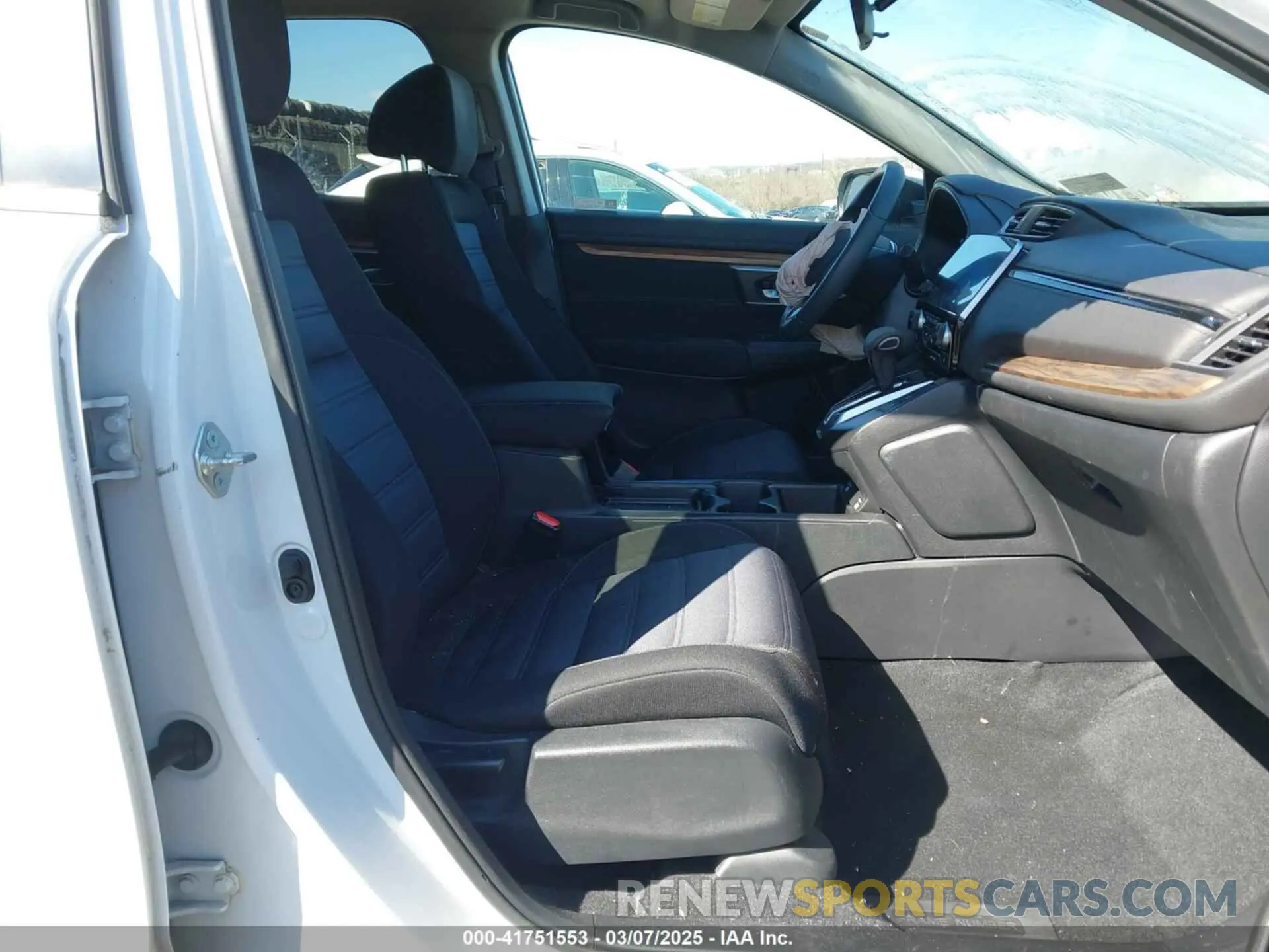 5 Photograph of a damaged car 2HKRW2H50LH656479 HONDA CR-V 2020