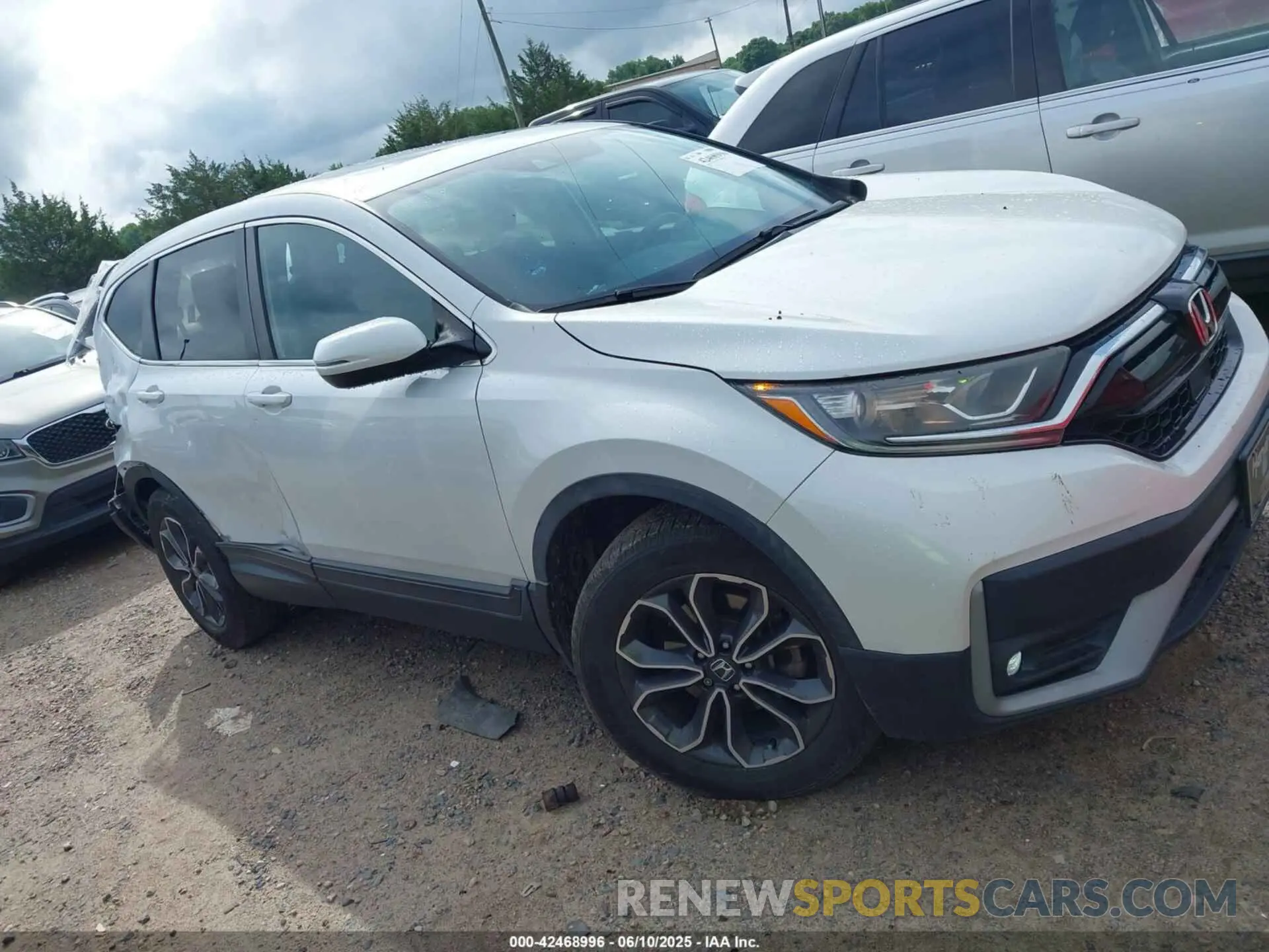 13 Photograph of a damaged car 2HKRW2H52LH689953 HONDA CR-V 2020
