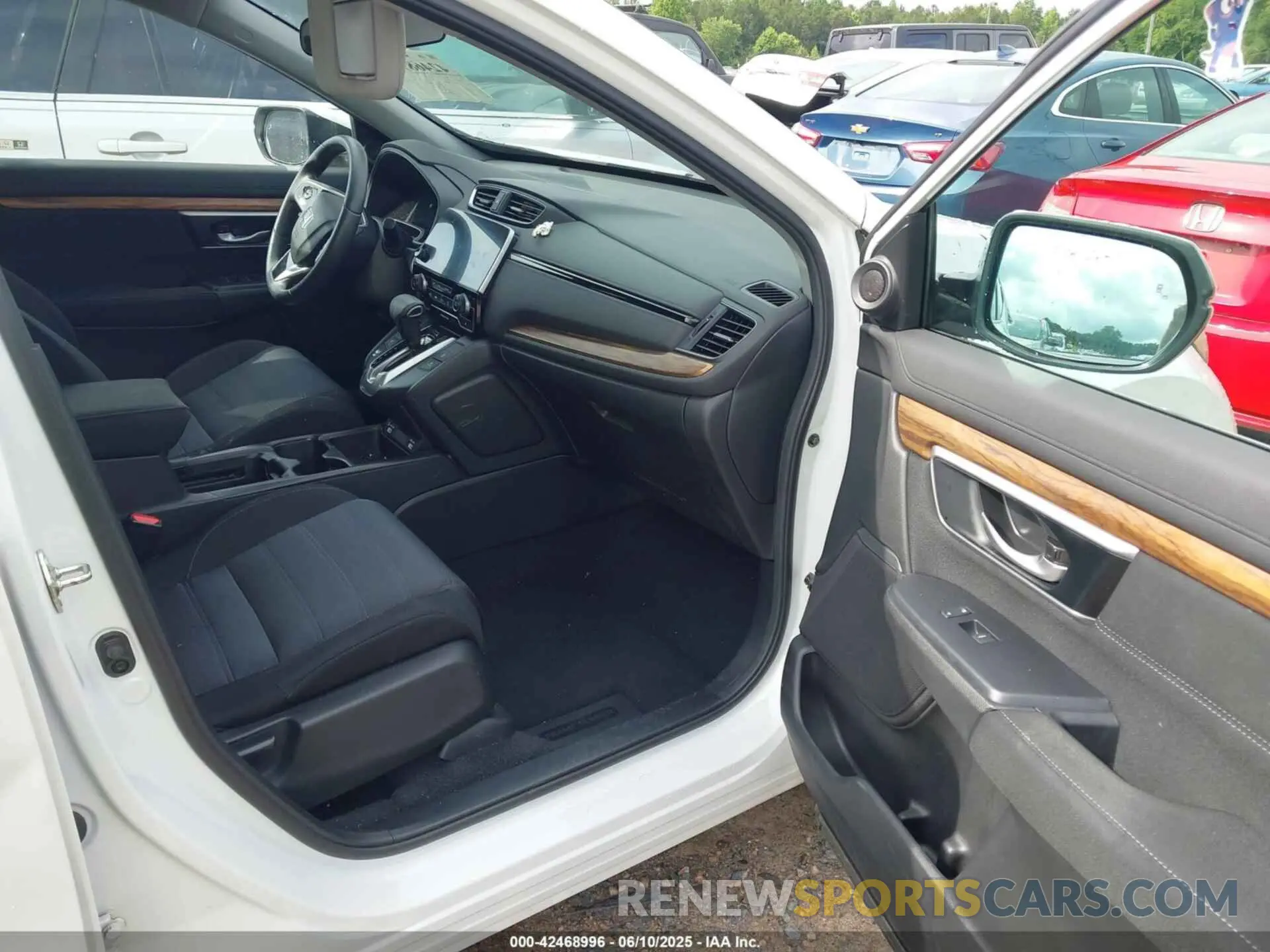 5 Photograph of a damaged car 2HKRW2H52LH689953 HONDA CR-V 2020