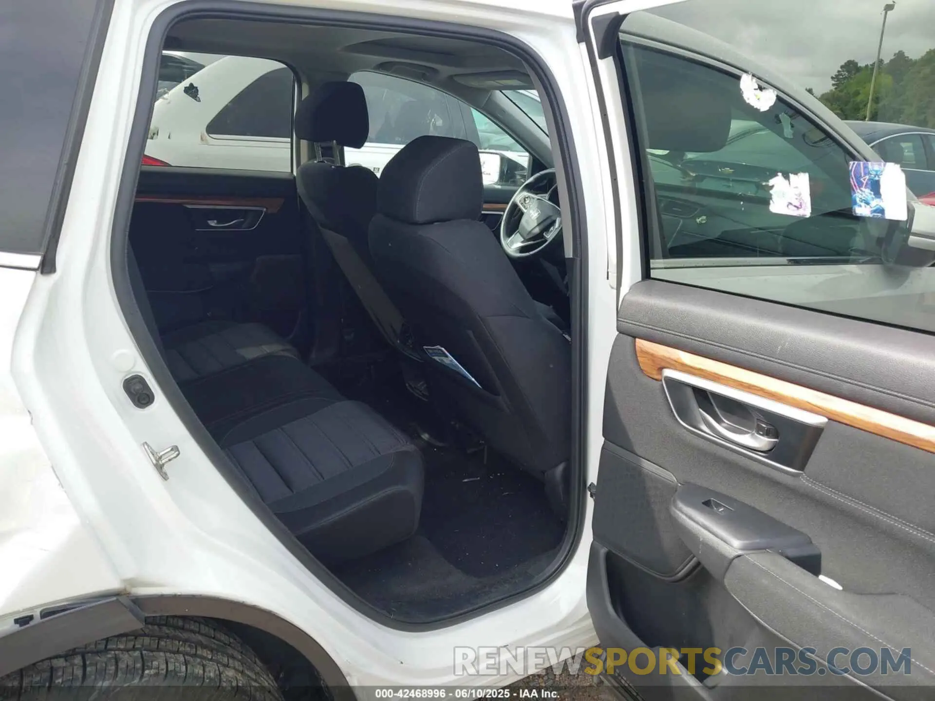 8 Photograph of a damaged car 2HKRW2H52LH689953 HONDA CR-V 2020