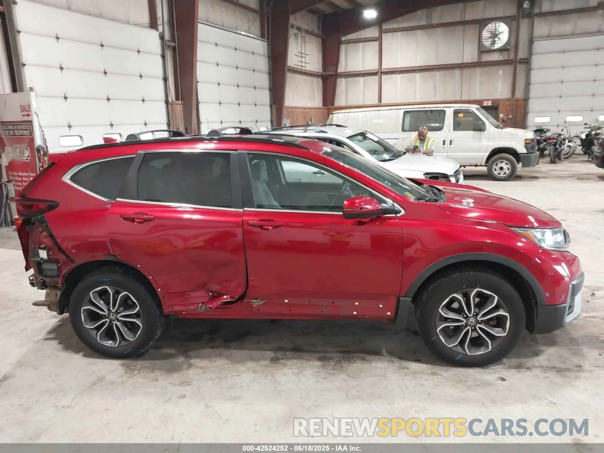 13 Photograph of a damaged car 2HKRW2H53LH670909 HONDA CR-V 2020